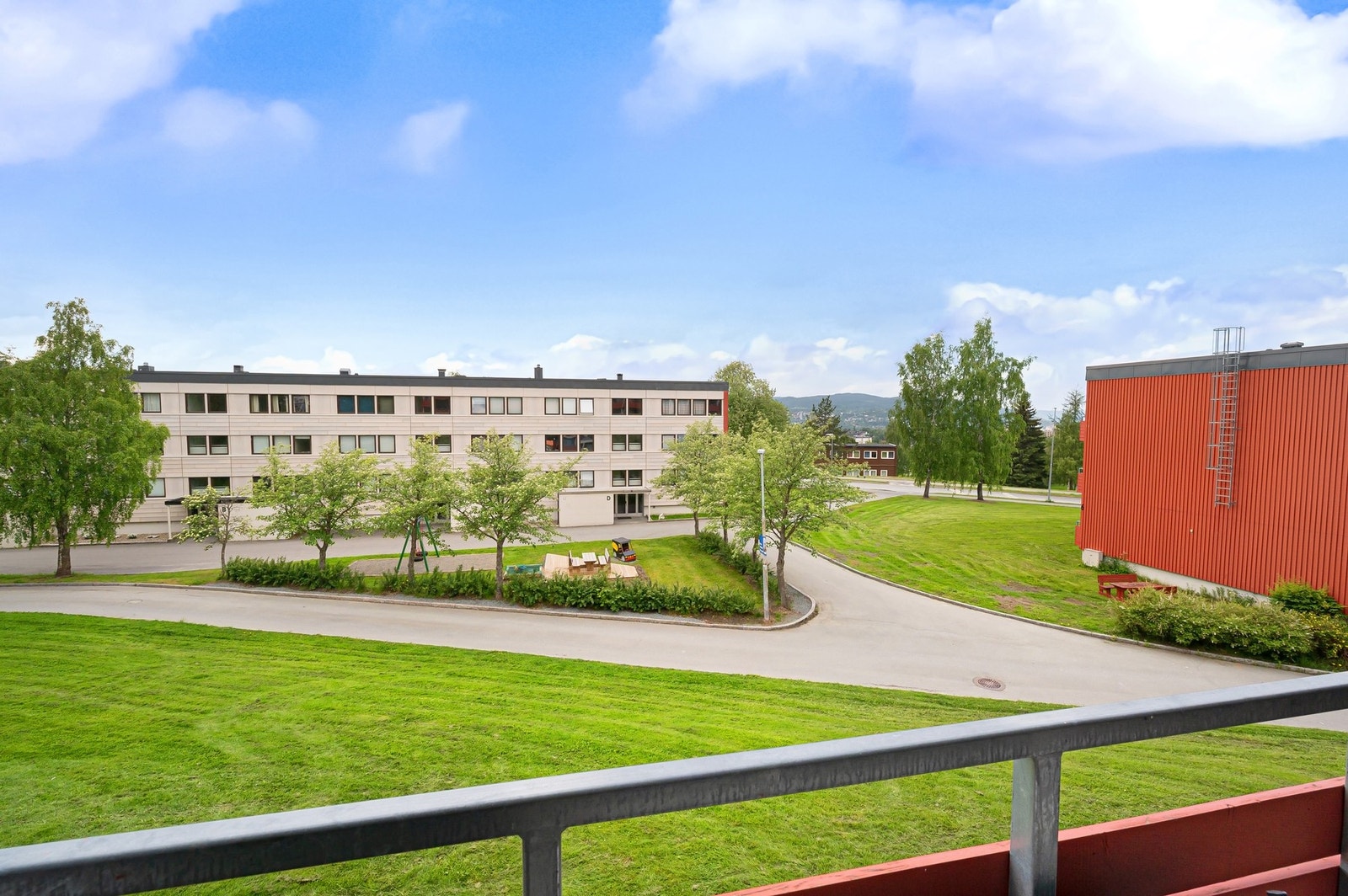 Balkongen har også utsikt mot flotte fellesarealer. Galleribilde