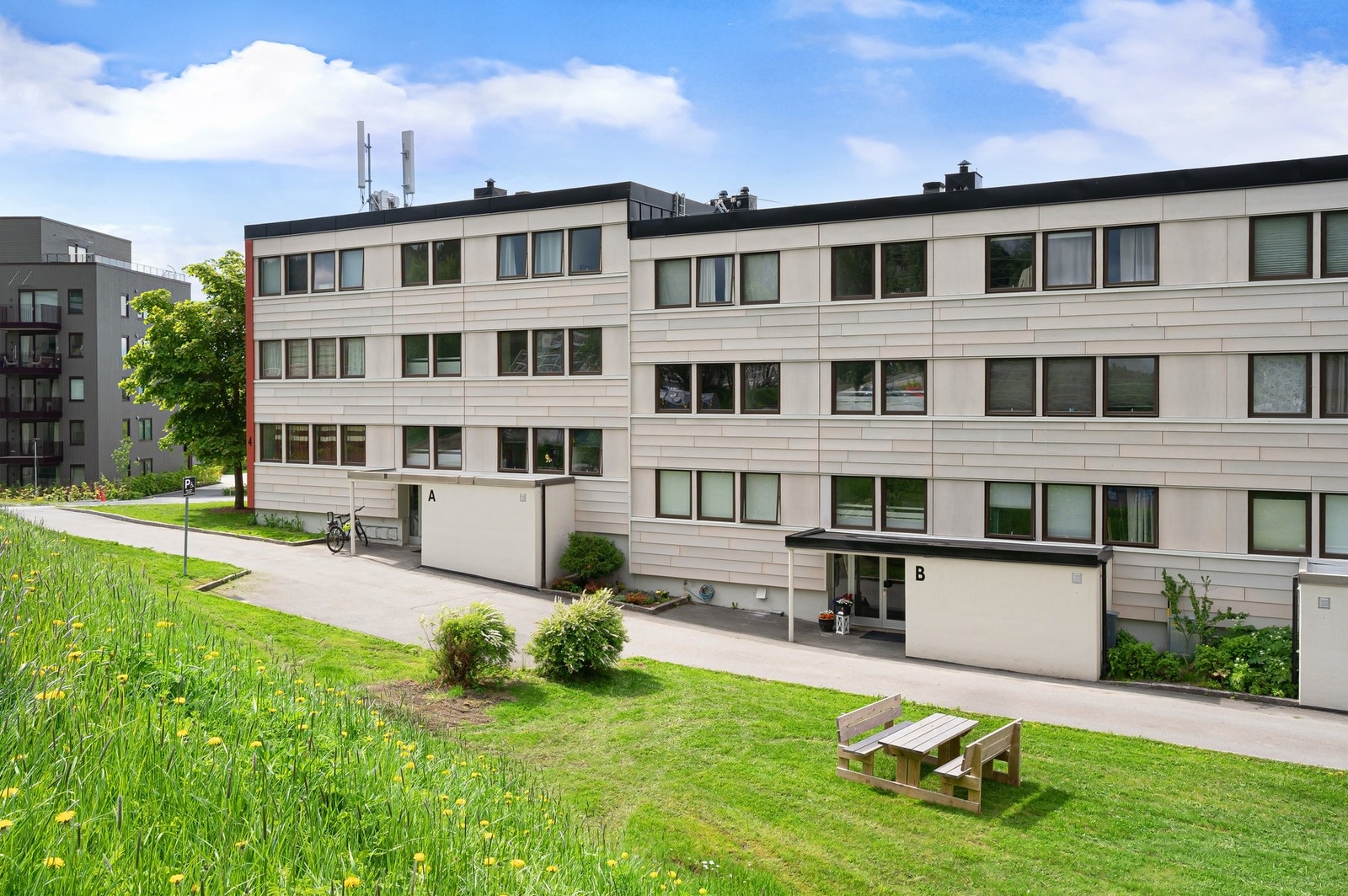 Boligens inngangsparti. Galleribilde