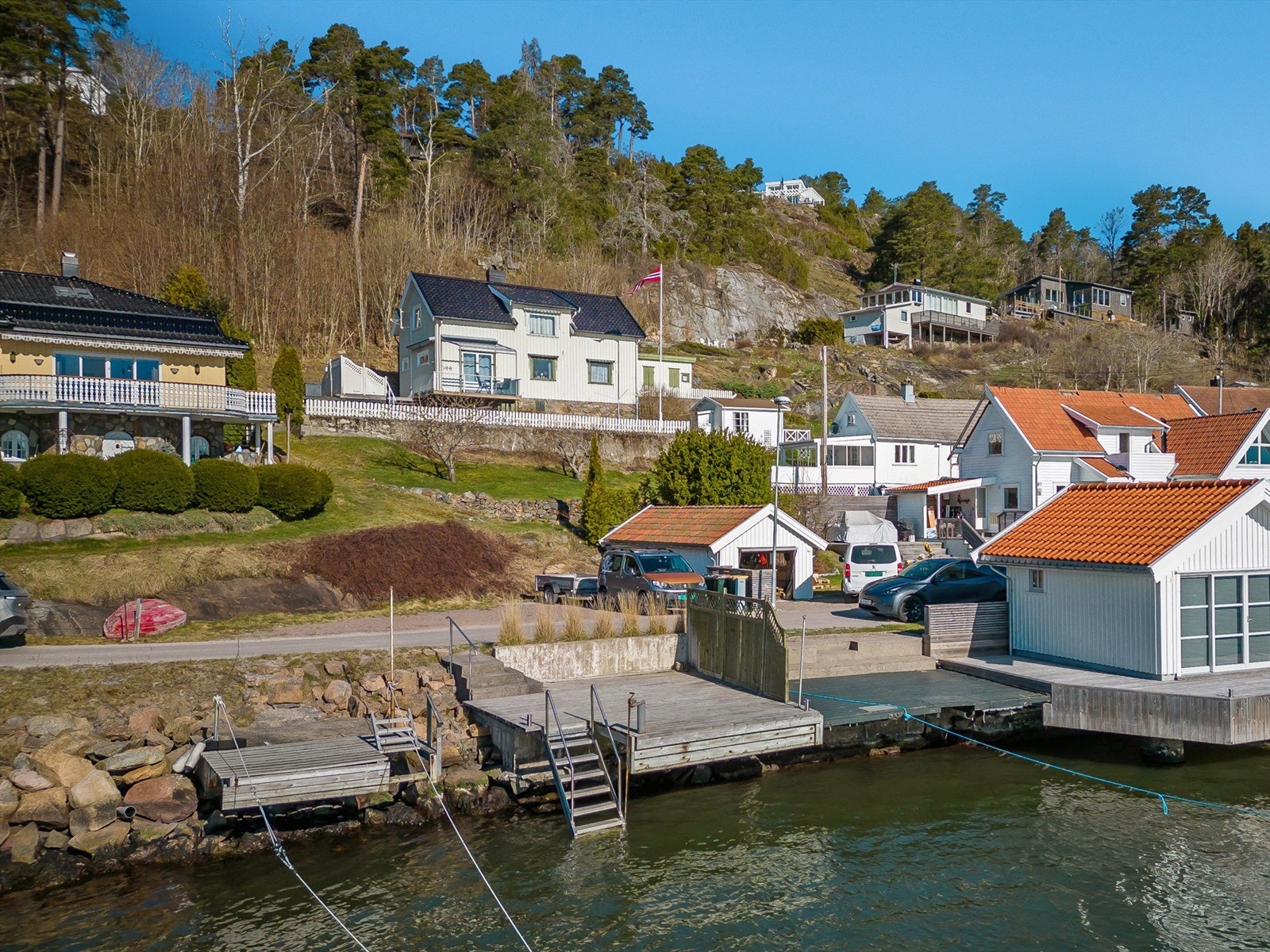 Eiendommen består av gnr. 441, bnr 25 (hytta) med et areal på ca 947,5 kvm., samt gnr. 441, bnr. 55 (parkeringsareal) som har et areal på ca 88 kvm. Galleribilde