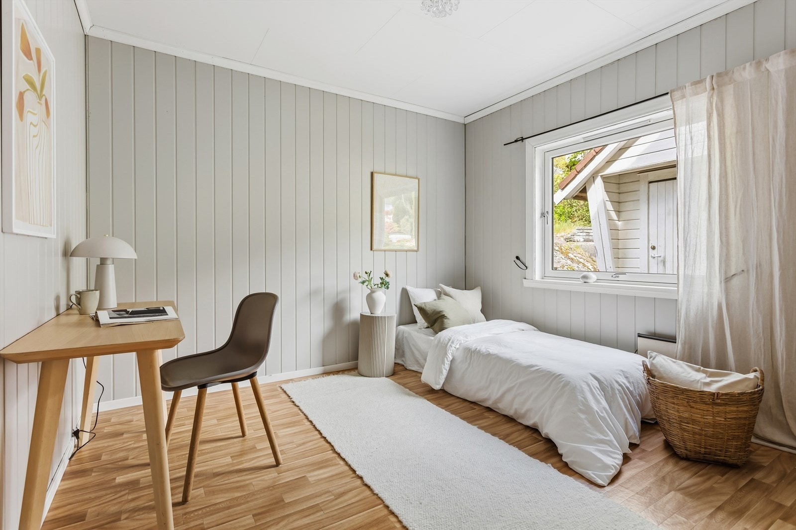 Flott soverom i 1.etg. på ca. 9,5 m². Galleribilde