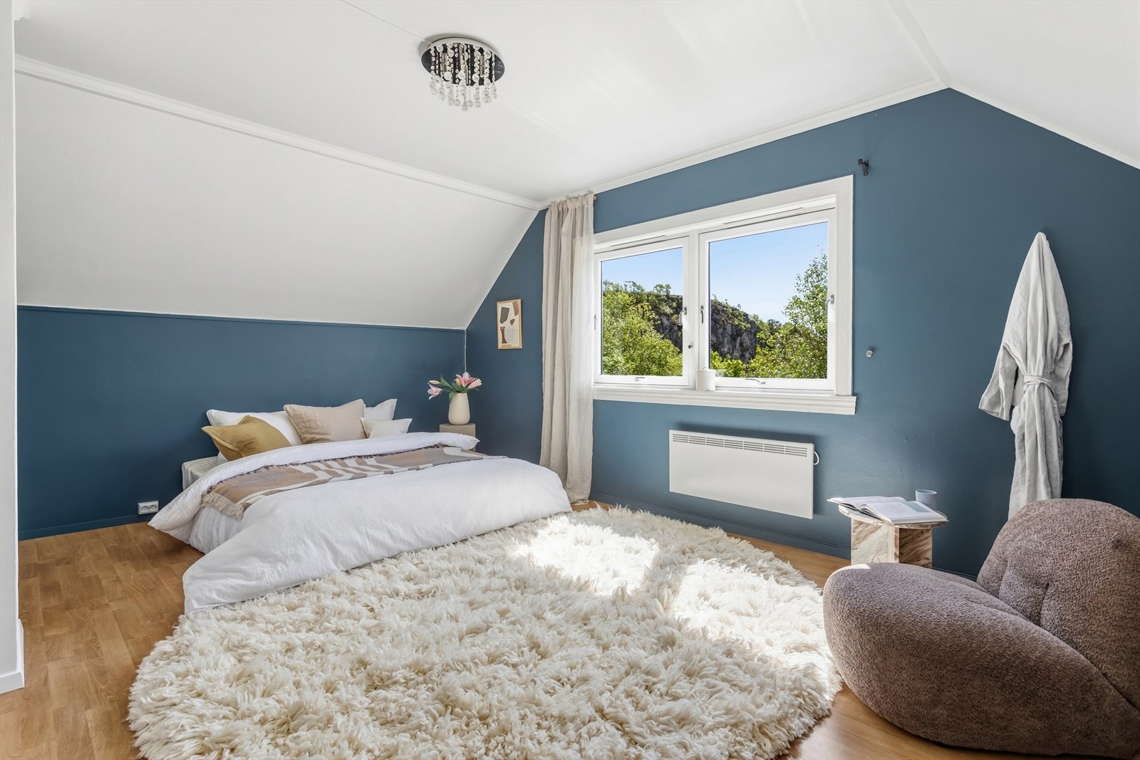 Hovedsoverom på ca. 18,3 m². Galleribilde