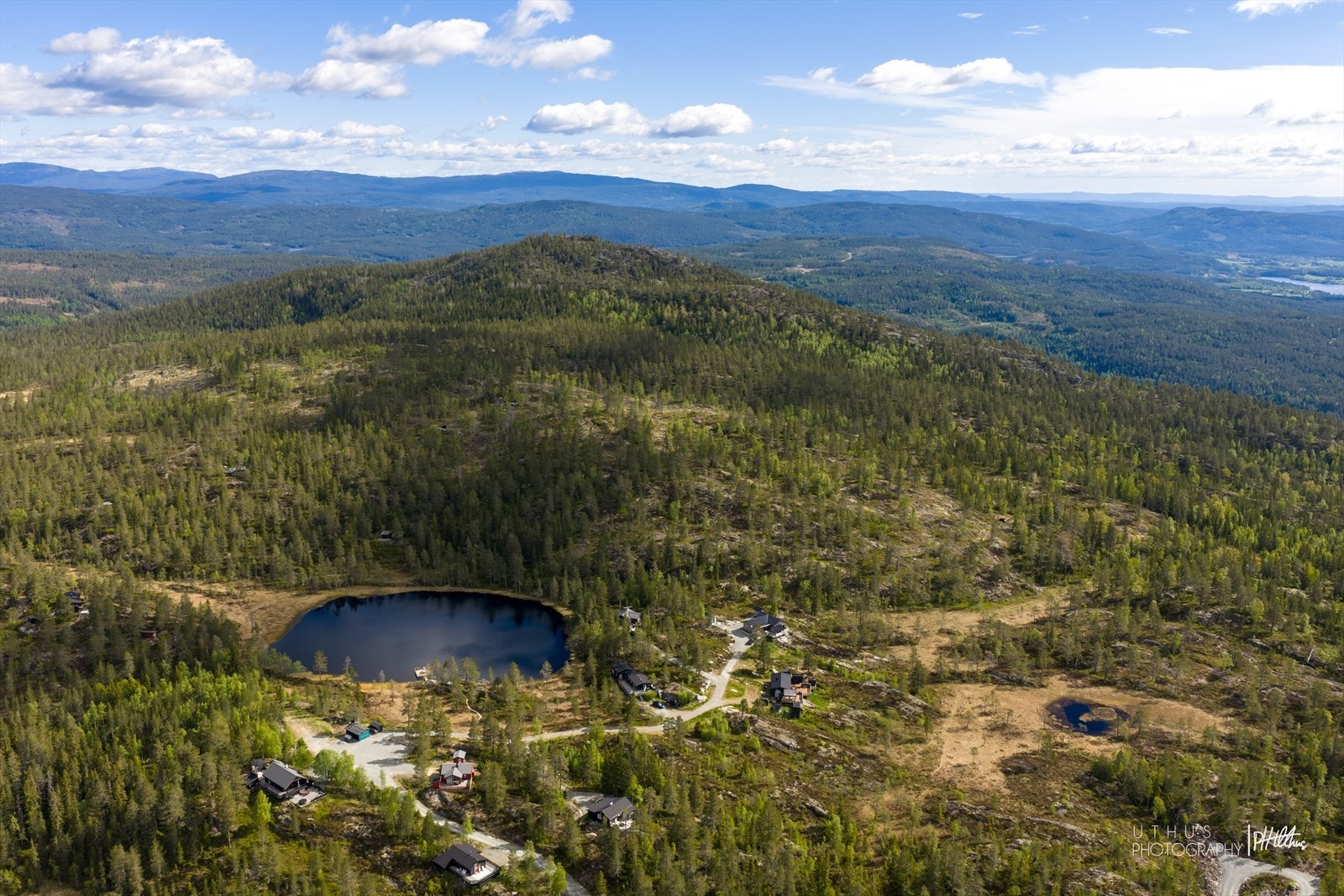 Hytta ligger i vidunderlig natur Galleribilde