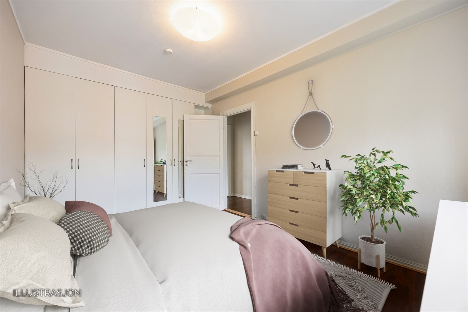 Soverommet har god plass til stor dobbeltseng med tilhørende møblement, samt praktisk garderobeløsning som sikrer rikelig med oppbevaringsplass. Galleribilde