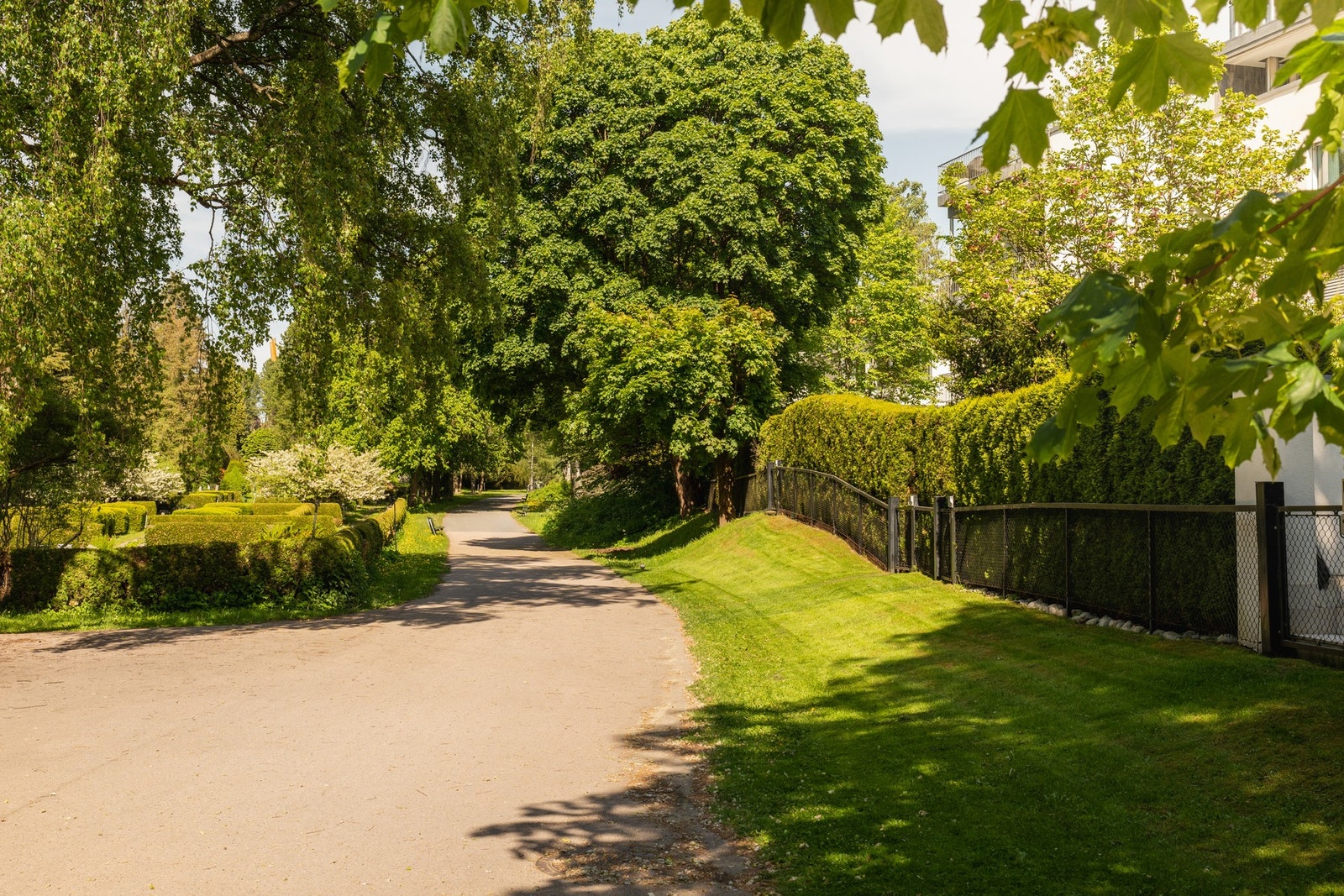 Med Frognerparken og Vestre Gravlund som nærmeste nabo er det umiddelbar tilgang til turveier og fantastisk rekreasjon i grønne omgivelser. Galleribilde