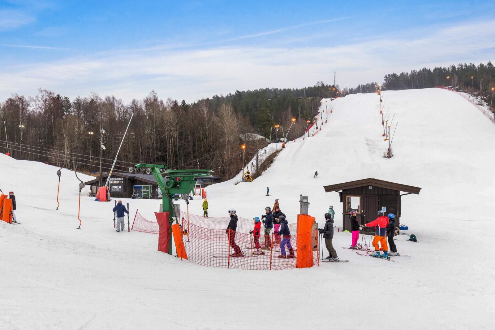 Ingierkollen er en hyggelig møteplass for unge og voksne Galleribilde