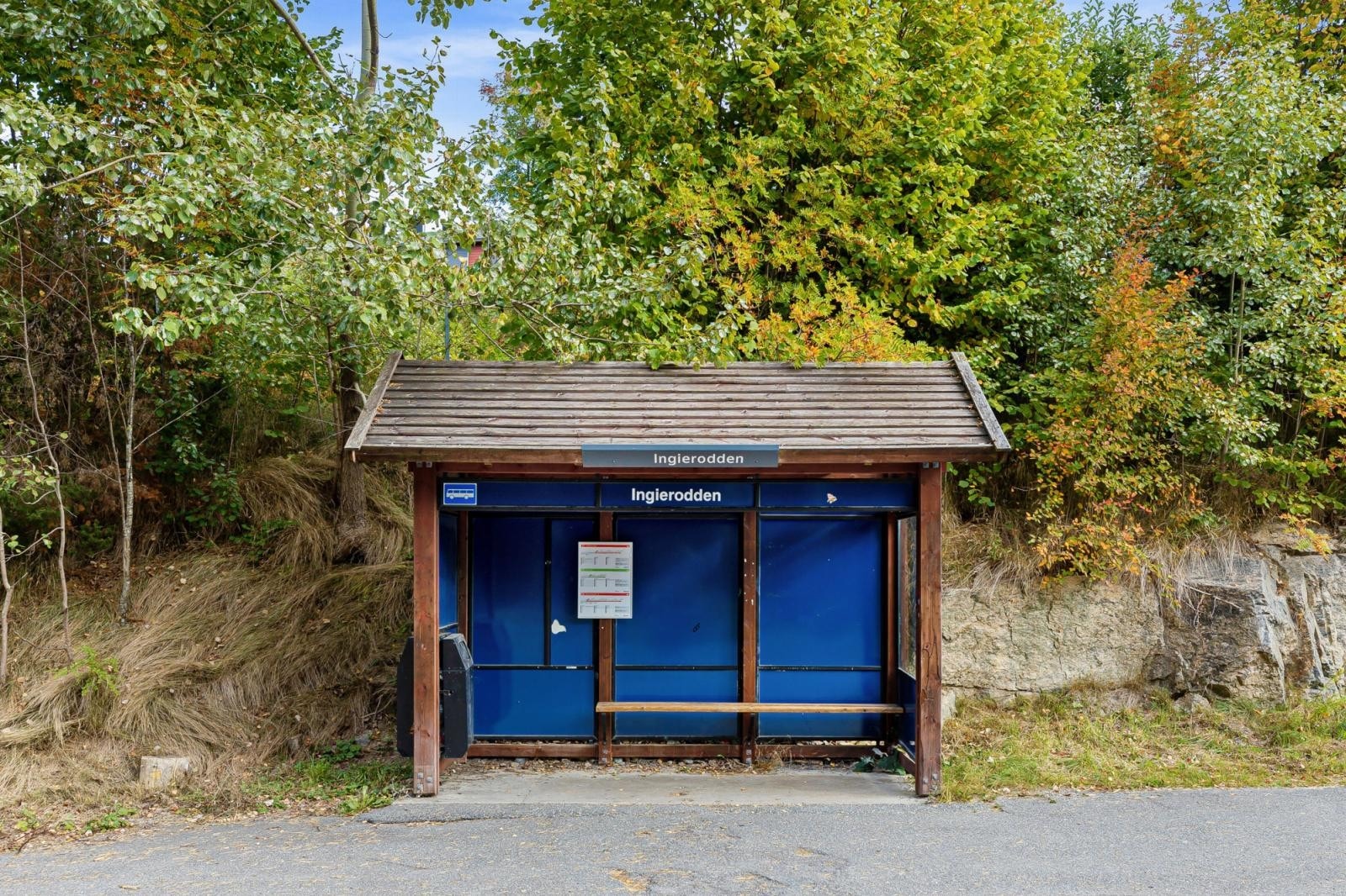 Svært enkel adkomst til busstopp langs Ingierveien Galleribilde