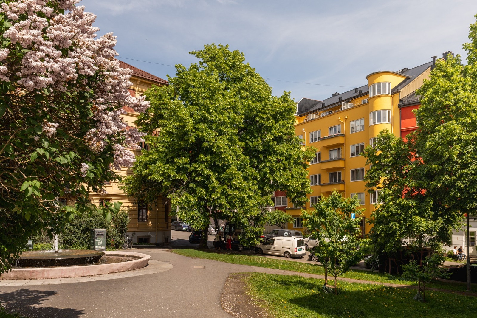 Stensparken ligger like ved eiendommen og er et populært rekreasjonsområde. Galleribilde