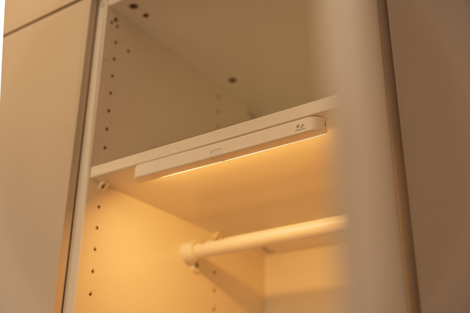 Integrert garderobebelysning. Galleribilde