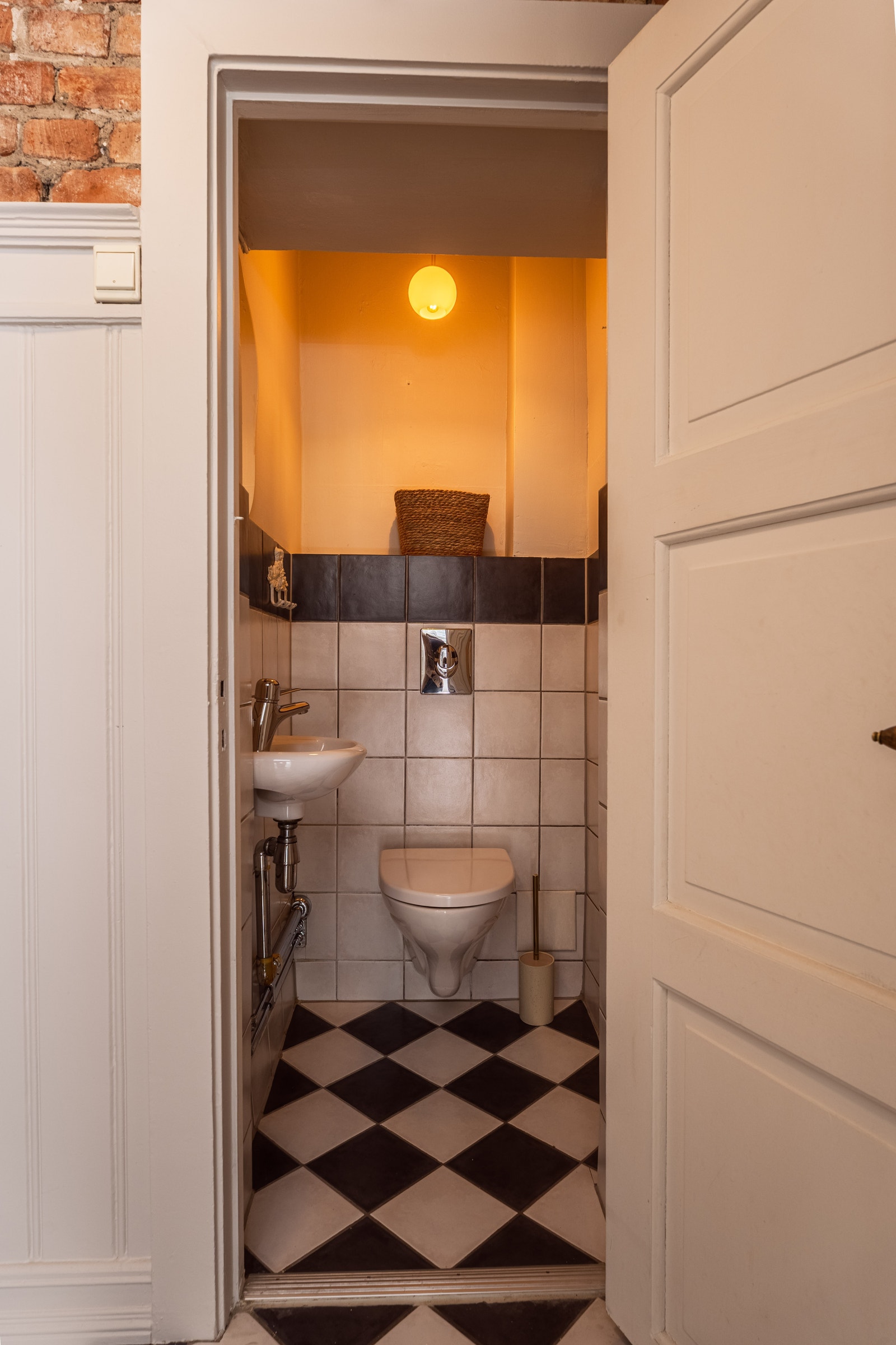 Separat toalettrom i tillegg til hovedbadet. Praktisk for fire beboere. Galleribilde
