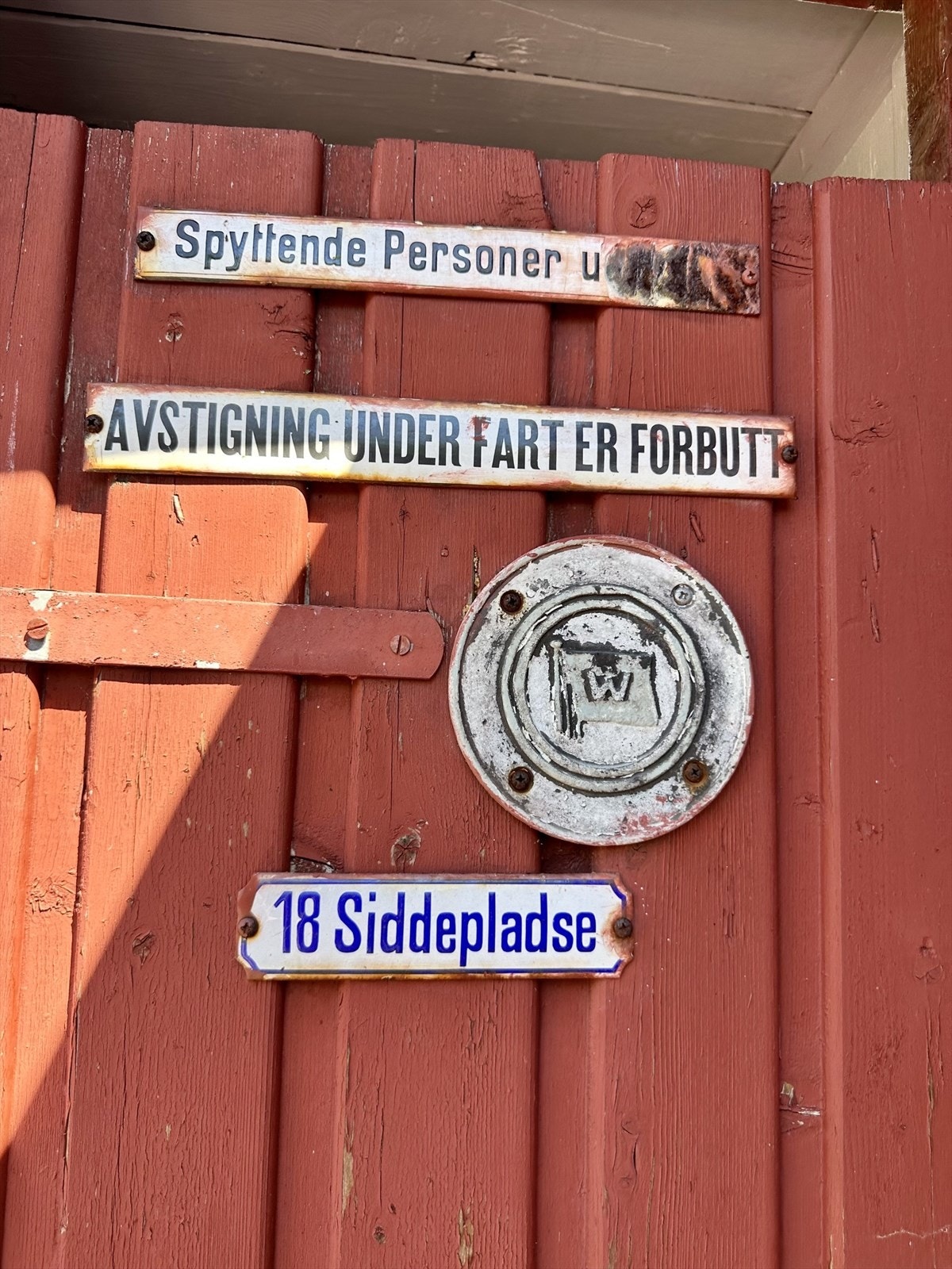 Dør til utedoen Galleribilde