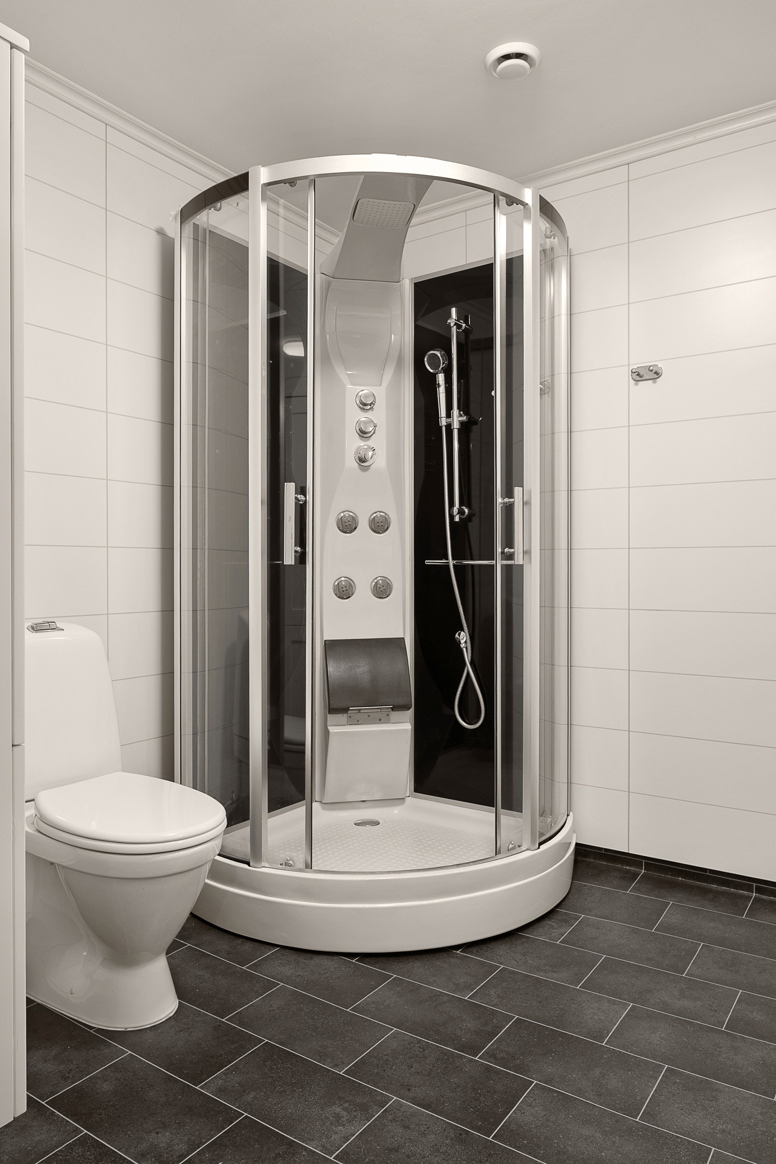 Bad/wc/vaskerom i underetasjen Galleribilde