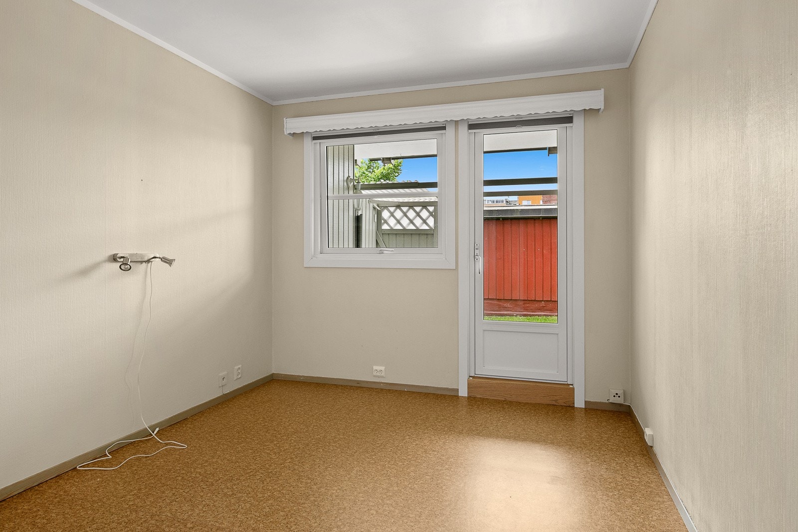 Soverom 1 med utgang til terrasse Galleribilde
