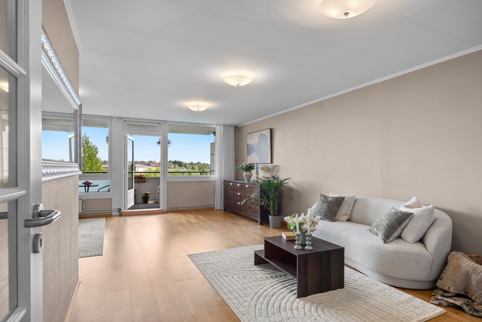 Det store arealet gir plass til å invitere venner og familie over på sosiale sammenkomster. Galleribilde