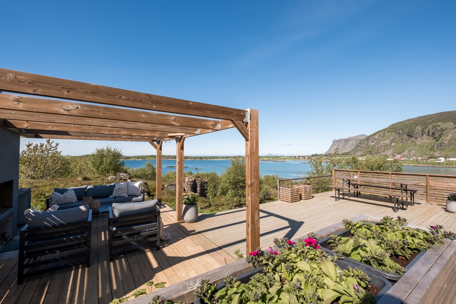 Ikke feil med pergola og denne vanvittige flotte utsikten! Galleribilde