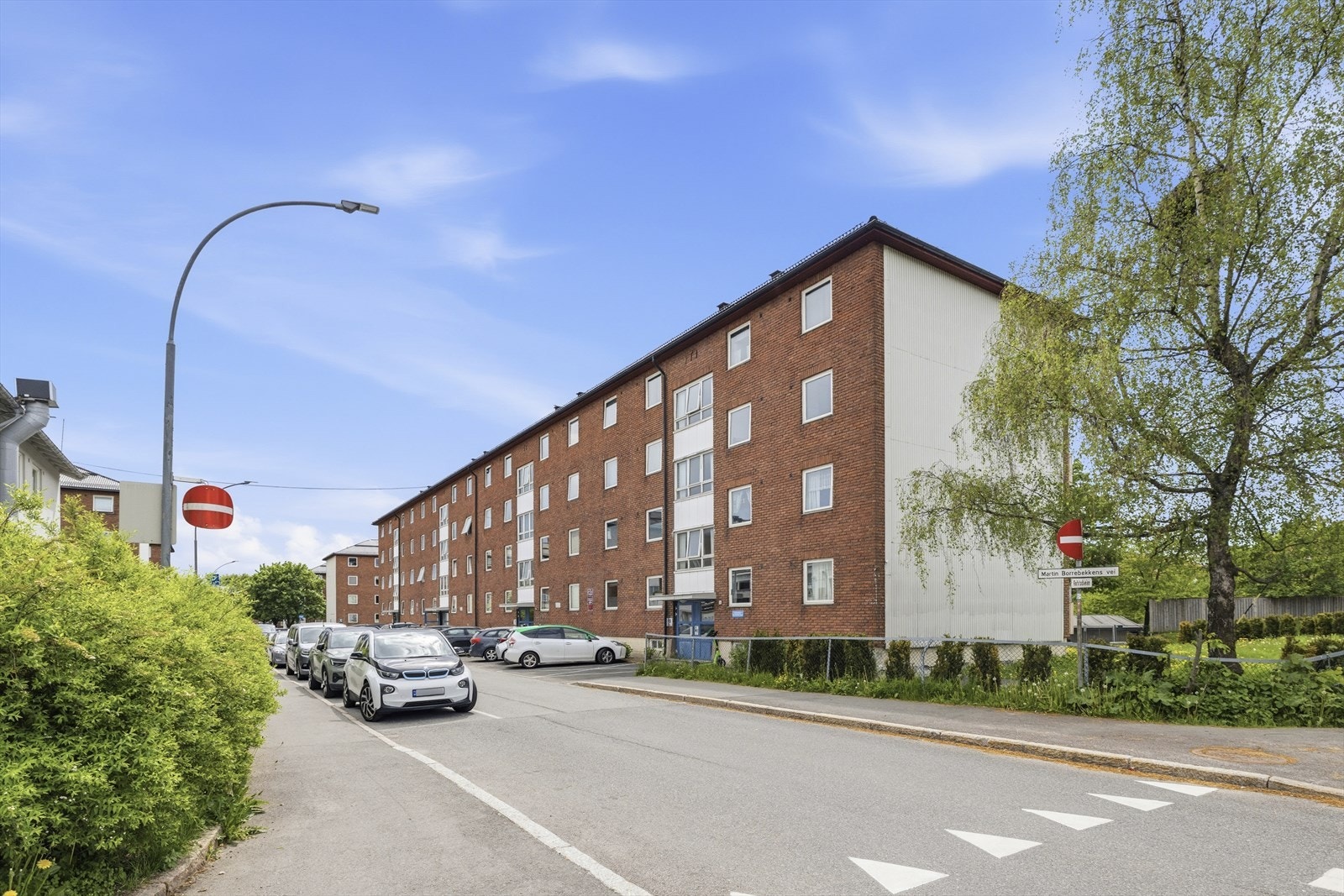 - Bygningen er oppført i 1957 og har teglforblendede fasader - Galleribilde