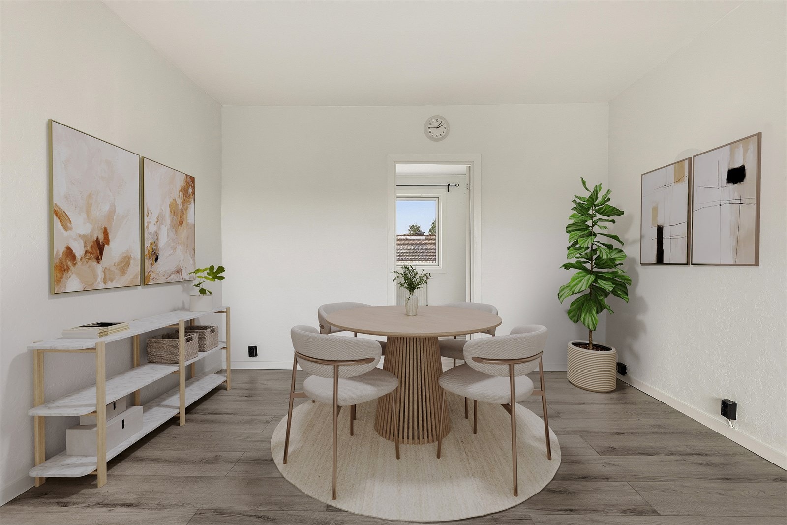- Spiseplassen ligger i tilknytning til stuen og gir god plass til et romslig spisebord - Galleribilde