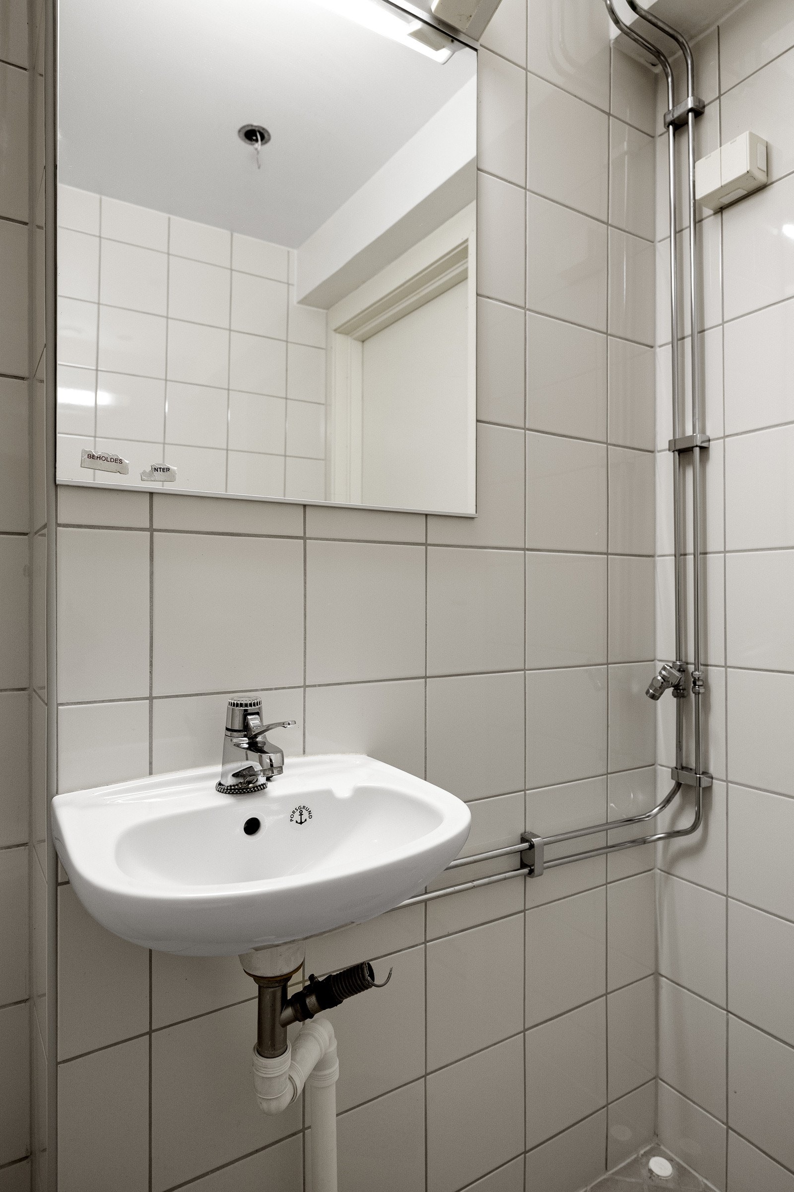 Det er opplegg for vaskemaskin på badet. Galleribilde