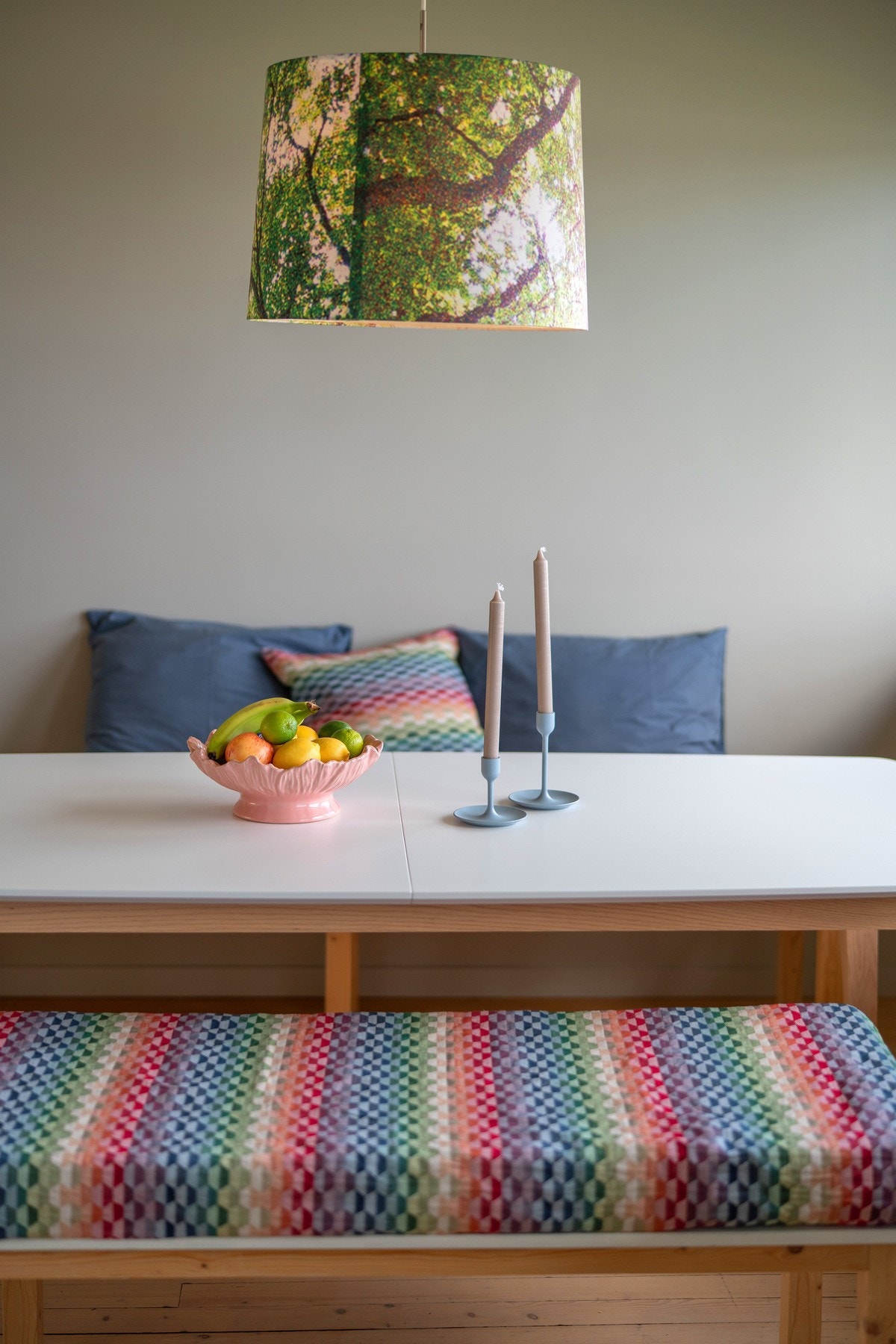 God plass rundt spisebordet. Galleribilde