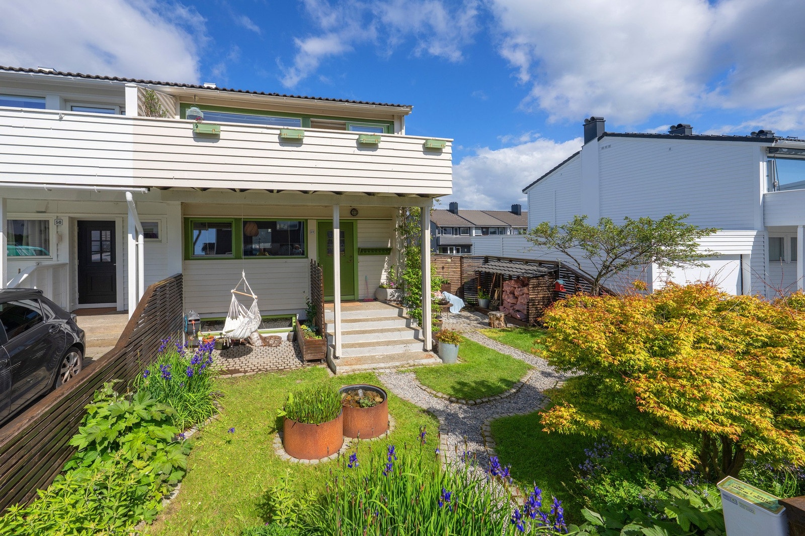 Hagen og uteplassene vender både mot sør og vest. Galleribilde