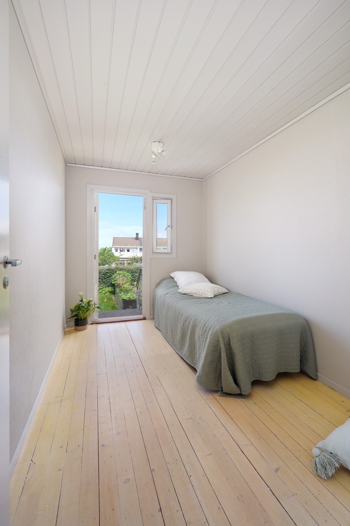 Soverom nr. 3. Herfra er det utgang til baksiden av huset. Galleribilde