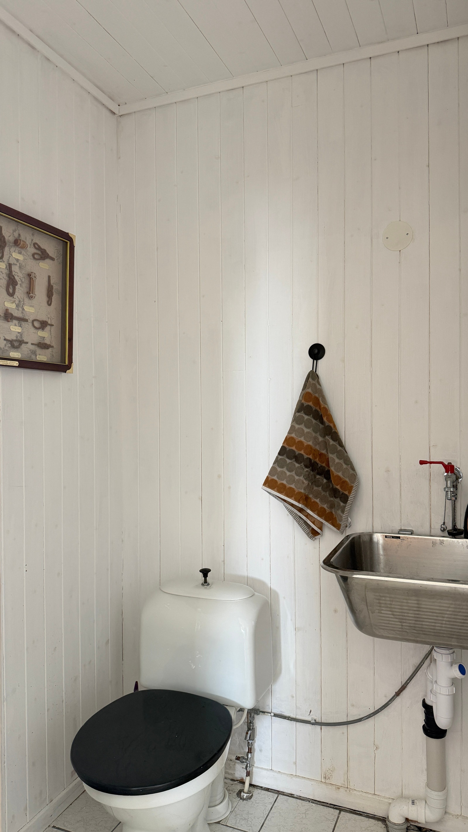 Naust/garasje – wc-rom Galleribilde
