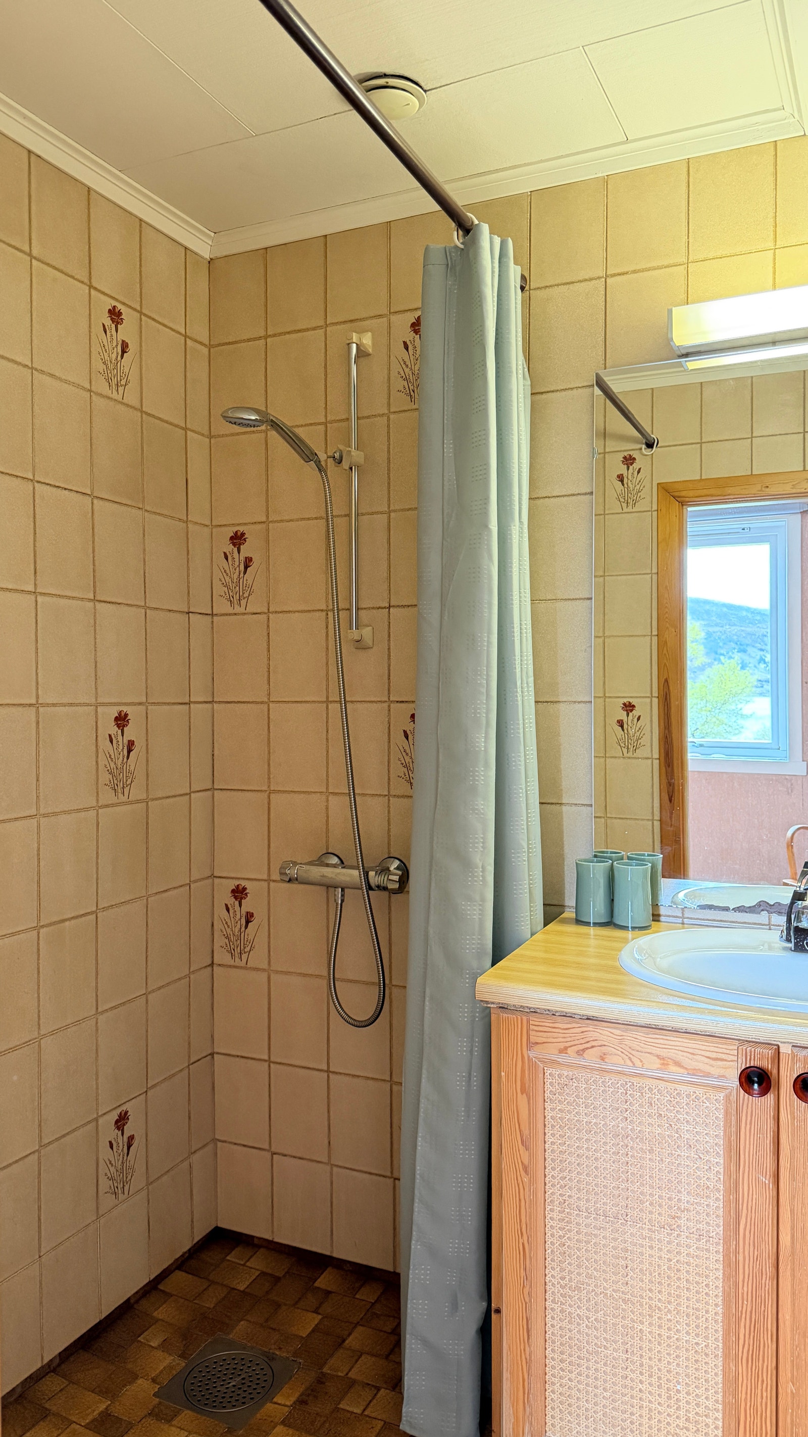 Enhet 2 - Loft bad innenfor soverom 1 Galleribilde