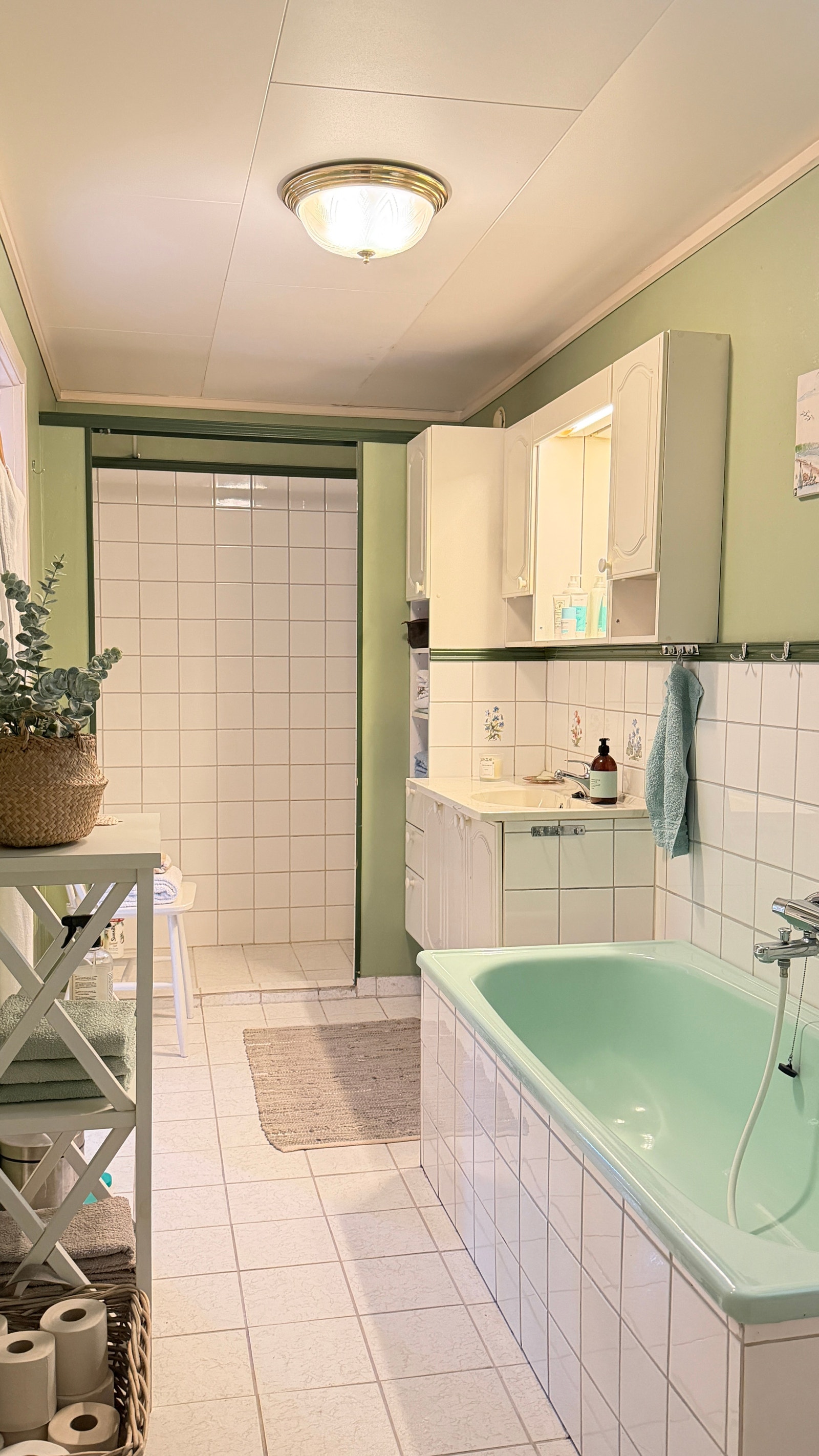 Enhet 1 - Loft romslig bad med både badekar og dusj Galleribilde