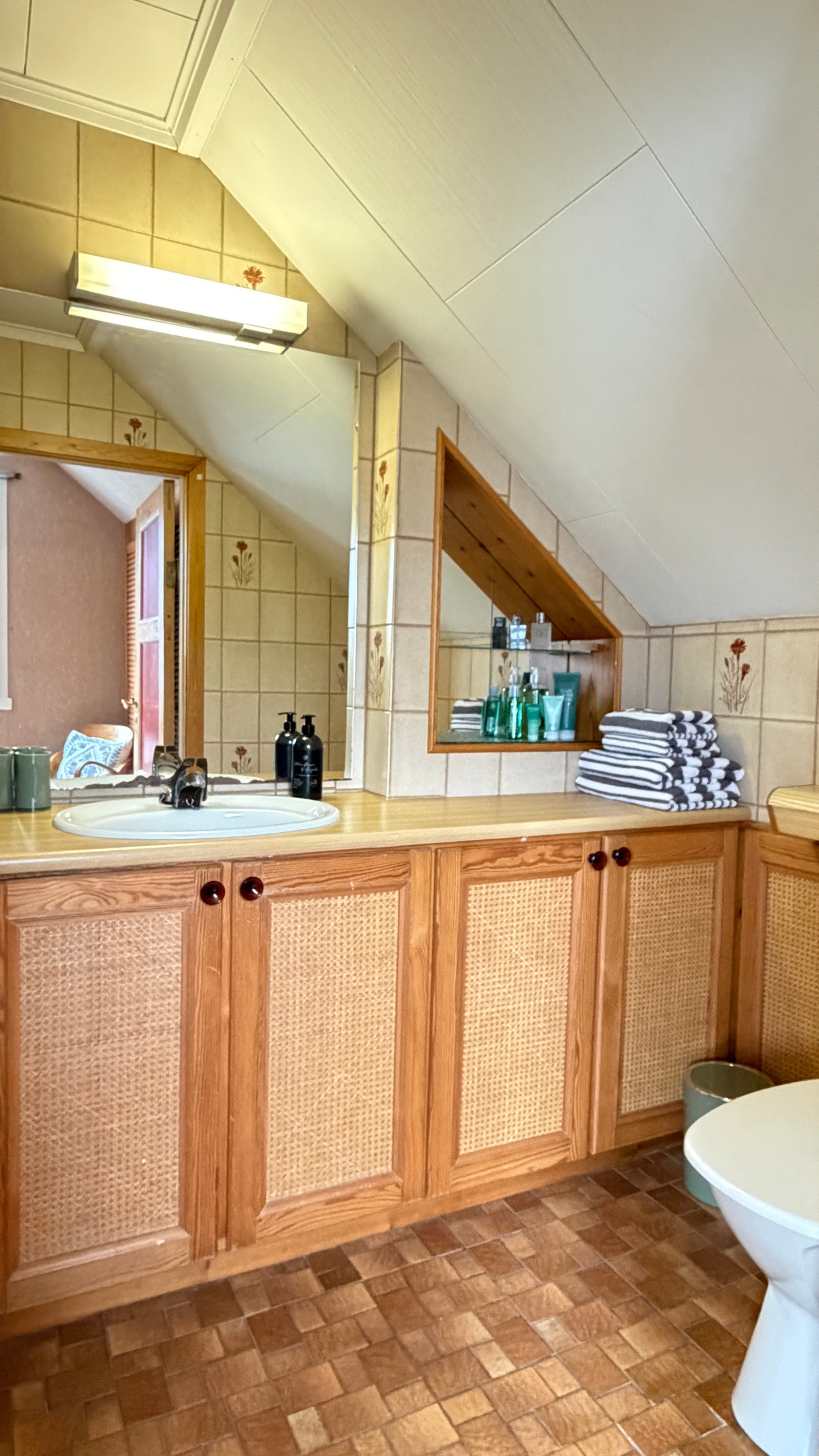 Enhet 2 - Loft bad innenfor soverom 1 Galleribilde