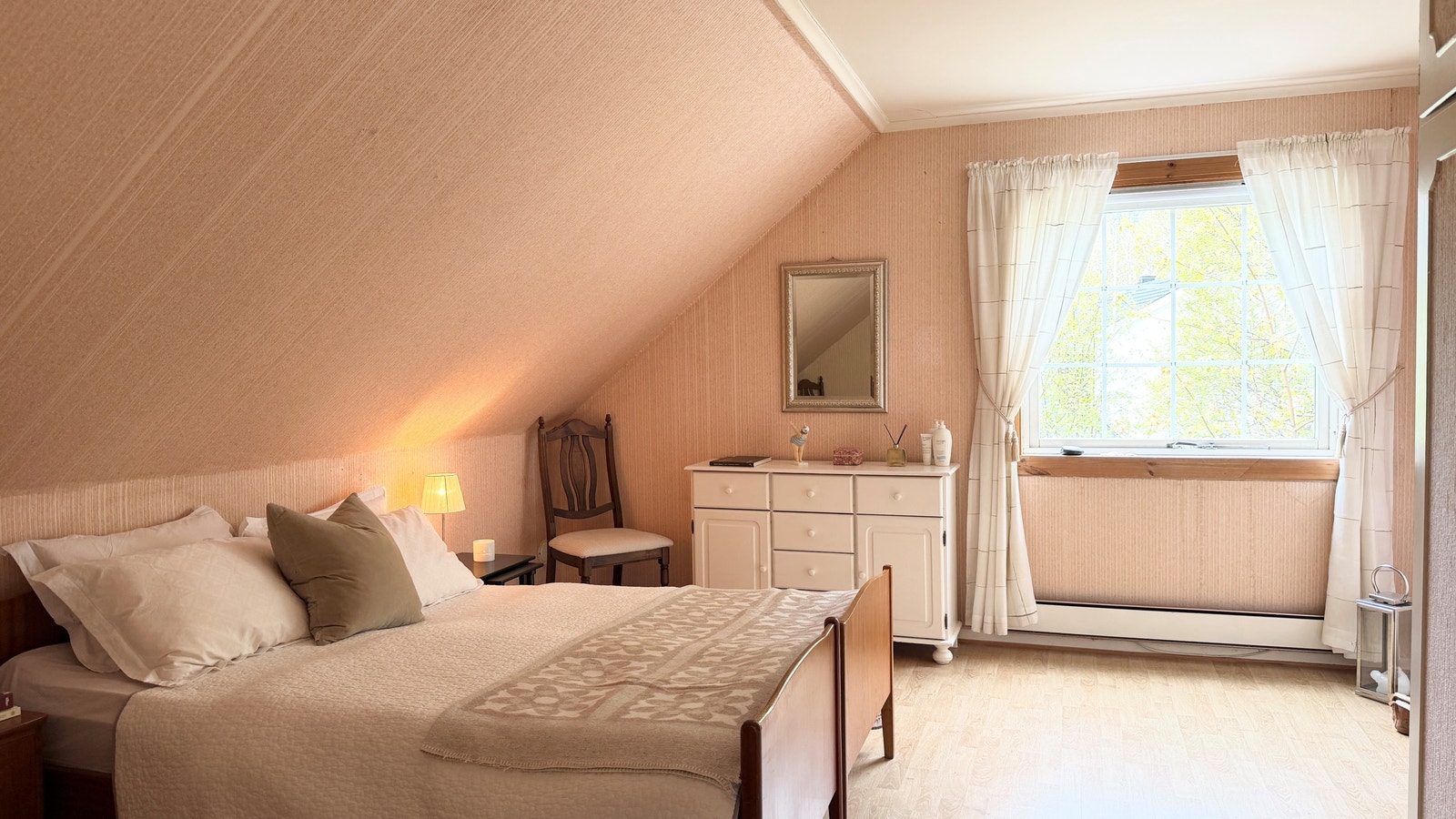 Enhet 1 - Loft soverom 2 av 3 Galleribilde