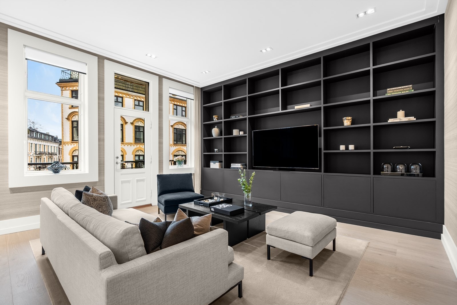 Dette er en særdeles tiltalende high-end leilighet med moderne innredning og smakfulle farge- og materialvalg. Galleribilde