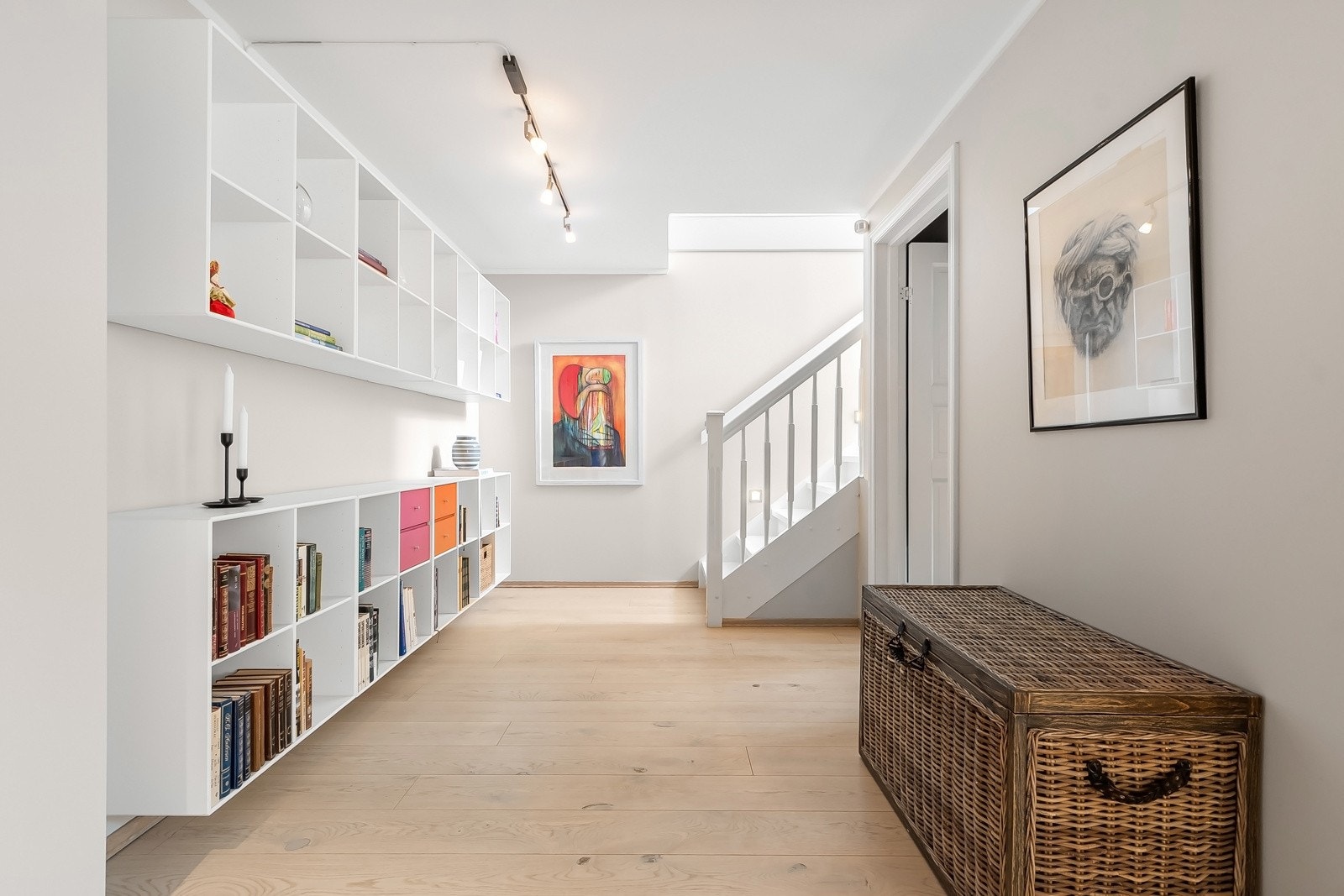 Underetasjen på 51 m² gir boligen en ekstra dimensjon og stor fleksibilitet. Galleribilde