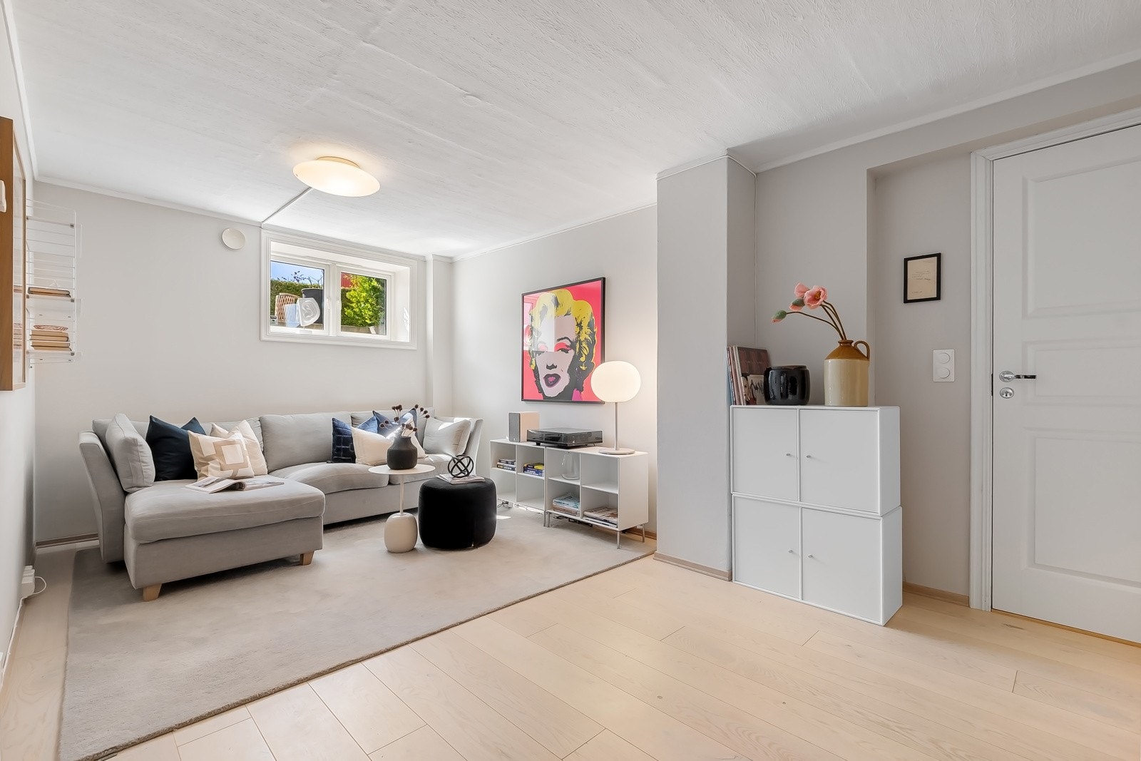 . Her er det innredet en kjellerstue samt et innredet rom som idag benyttes som kontor. Galleribilde