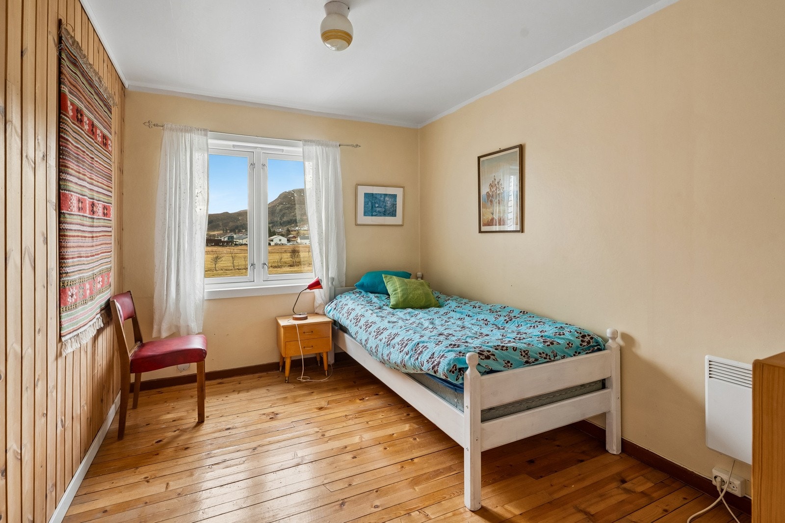 Eigedomen har mange soverom og eignar seg godt som bed and brekfast Galleribilde