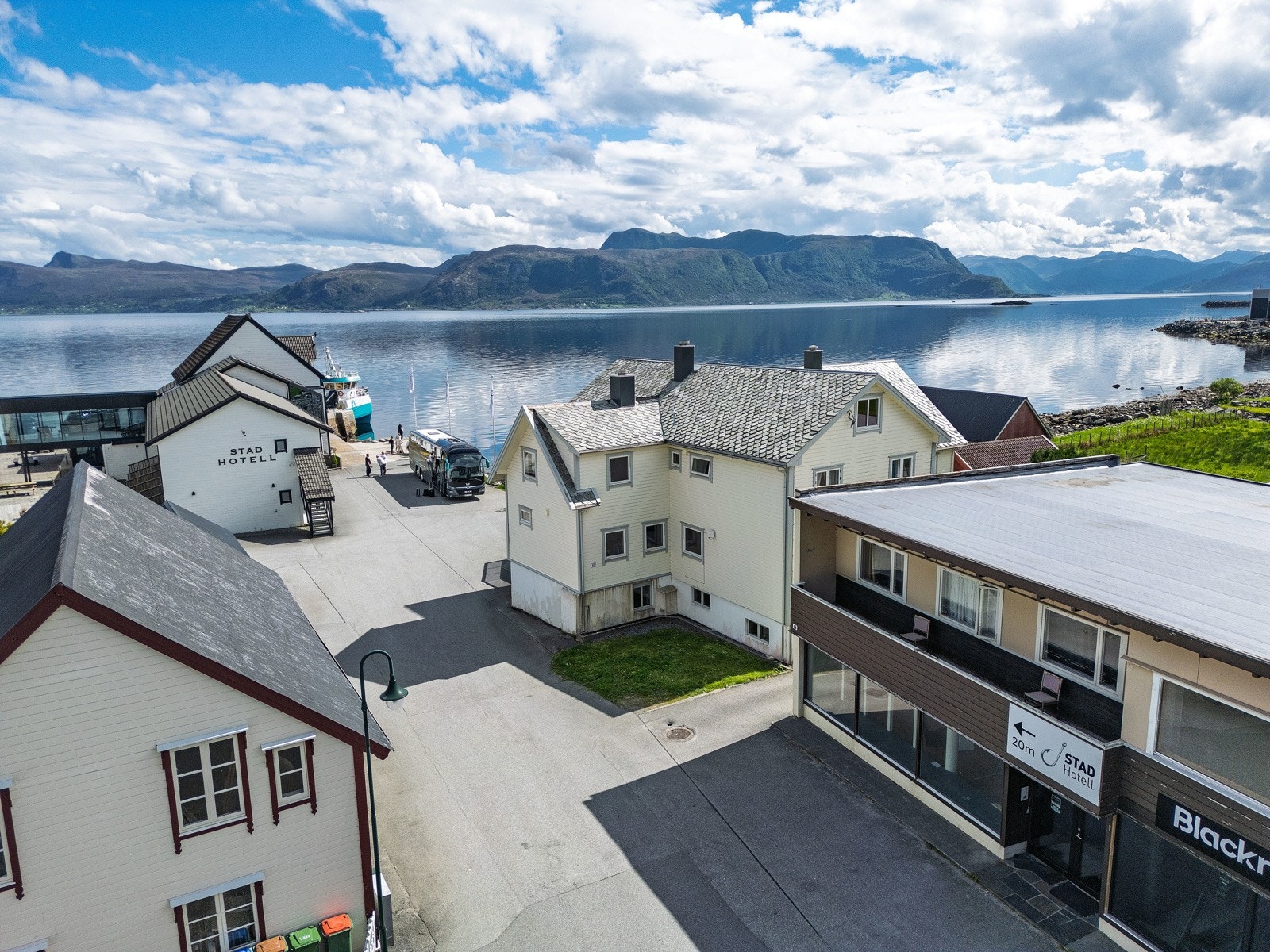 Her ligg ein midt i smørauget med butikk, skule og barnehage innanfor gangavstand Galleribilde