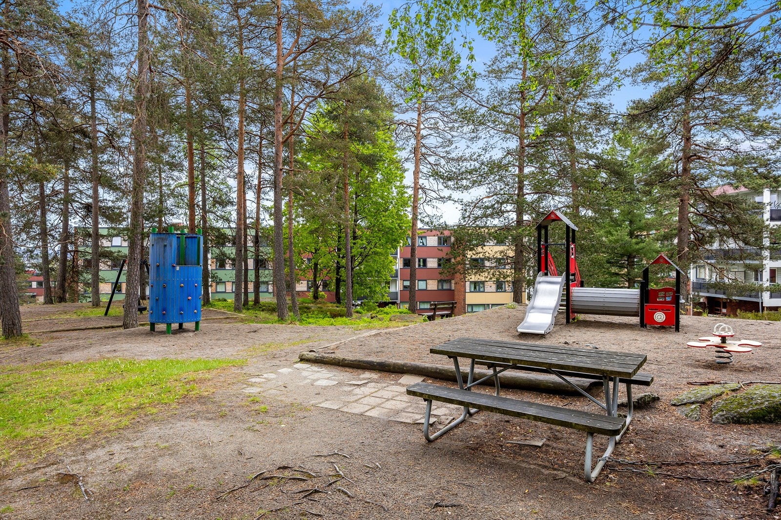Området er barnevennlig med lekeplasser og grøntarealer i umiddelbar nærhet. Galleribilde