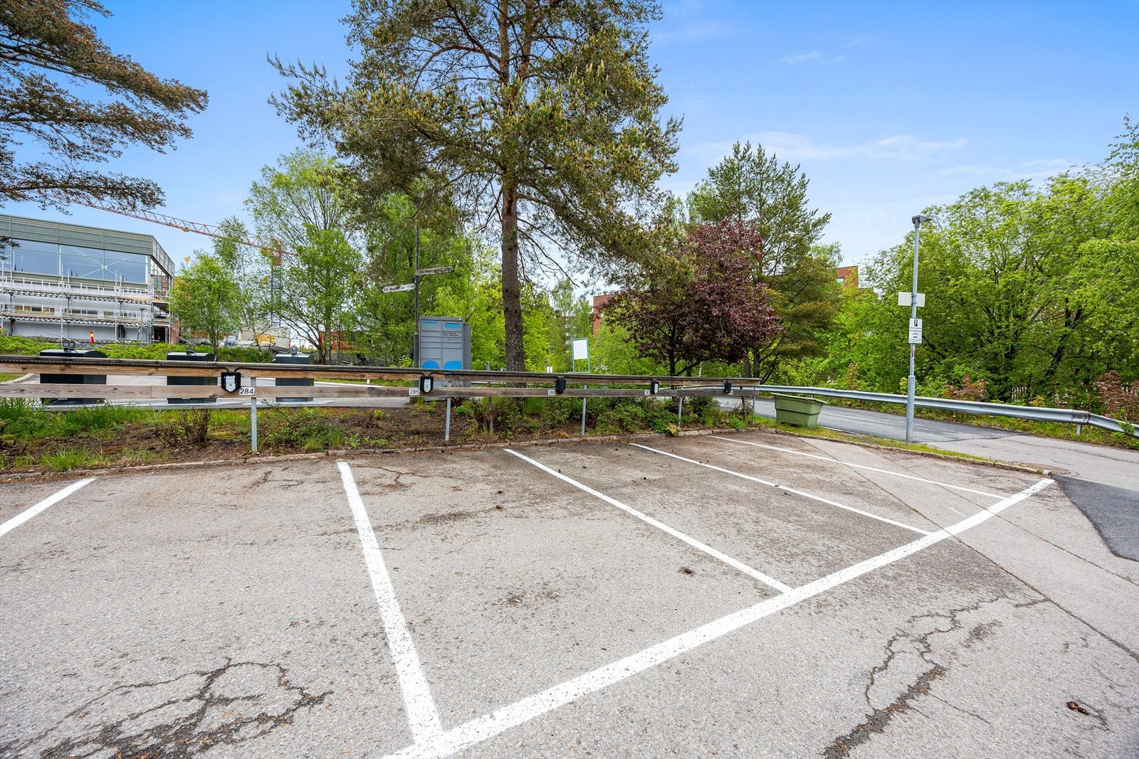 Det medfølger én disponibel, nummerert parkeringsplass. Galleribilde