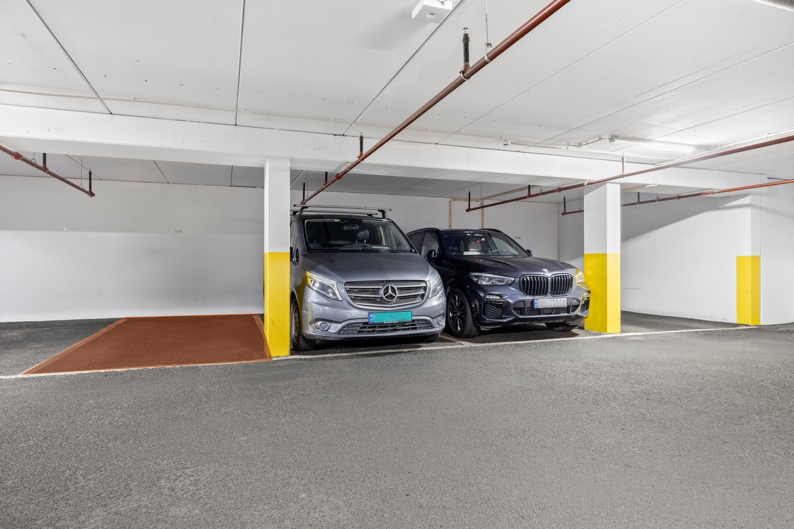 Det medfølger en garasjeplass (merket på bildet) Galleribilde