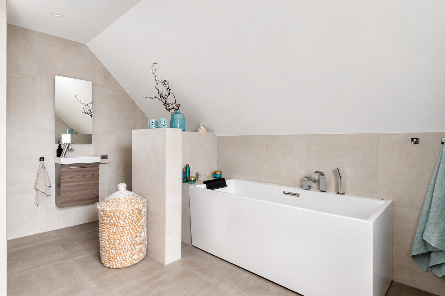 Materialene er påkostet og nøye gjennomtenkt. Alt av arbeid med badet er utført av fagpersonell og holder en høy teknisk standard. TG1 fra takstmann. Galleribilde