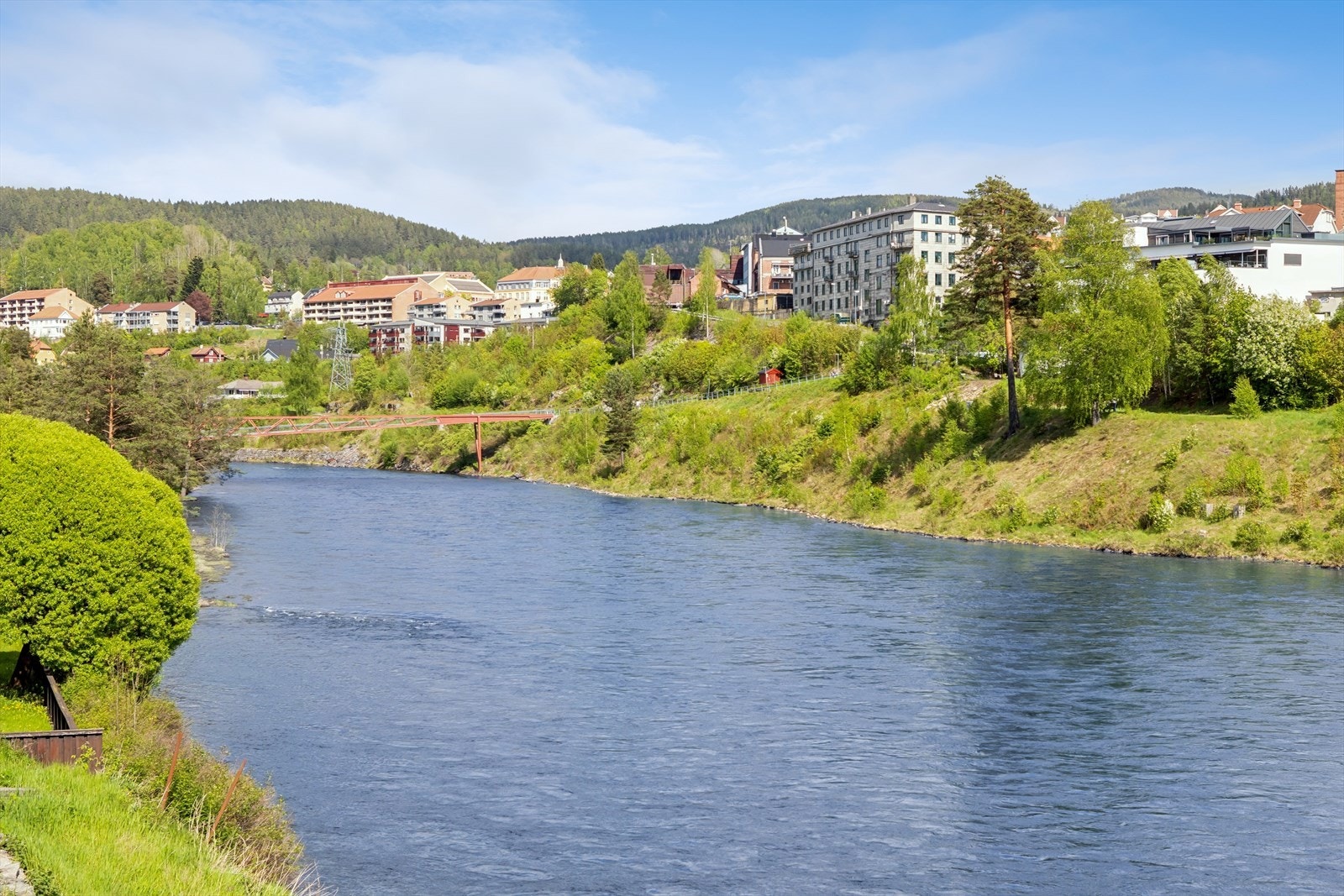 Utsikt over elvelandskapet og sentrumsområdene. Galleribilde