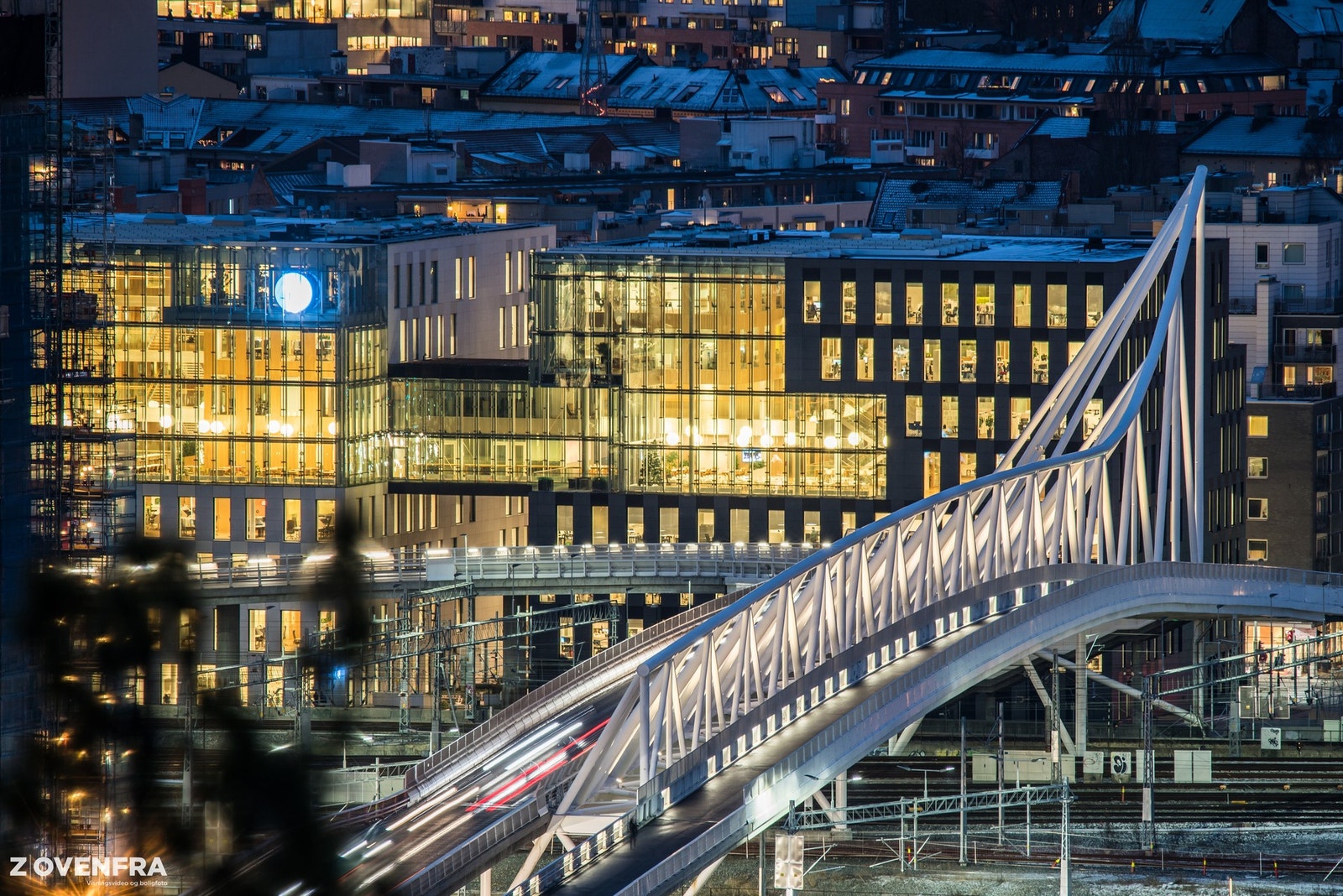 Gangbrua som starter ved foten av Grønland tar deg over til Bjørvika på få minutter Galleribilde