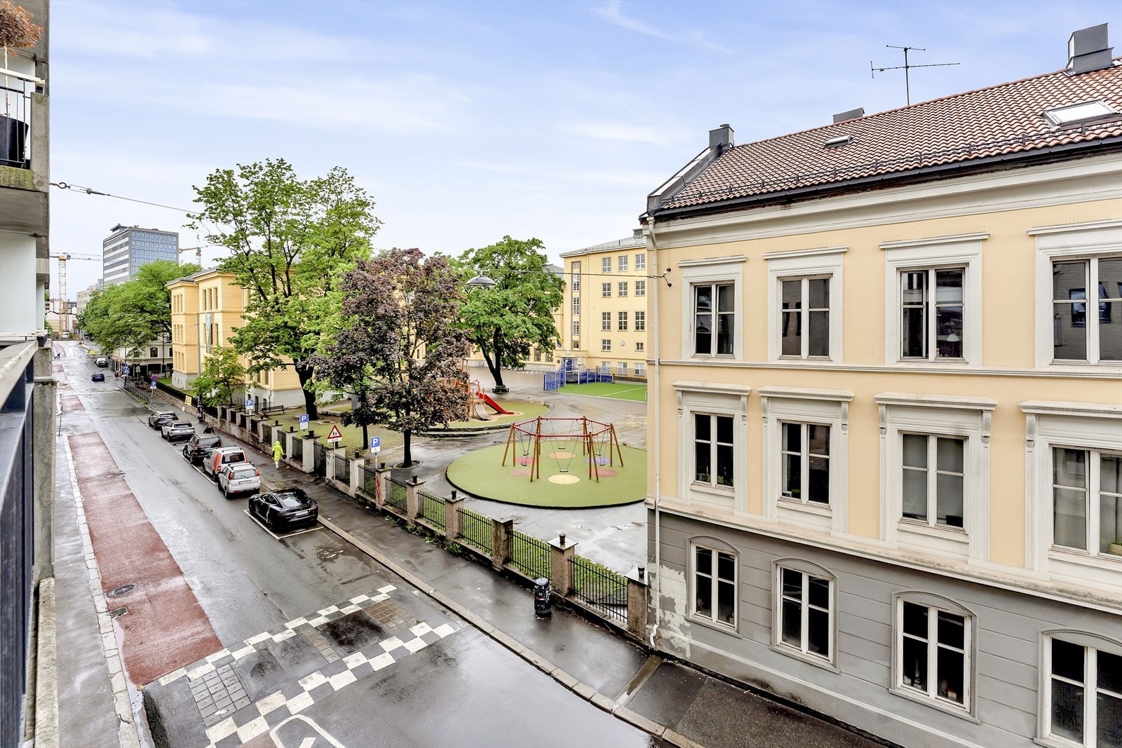 Leiligheten har et pent utsyn. Galleribilde