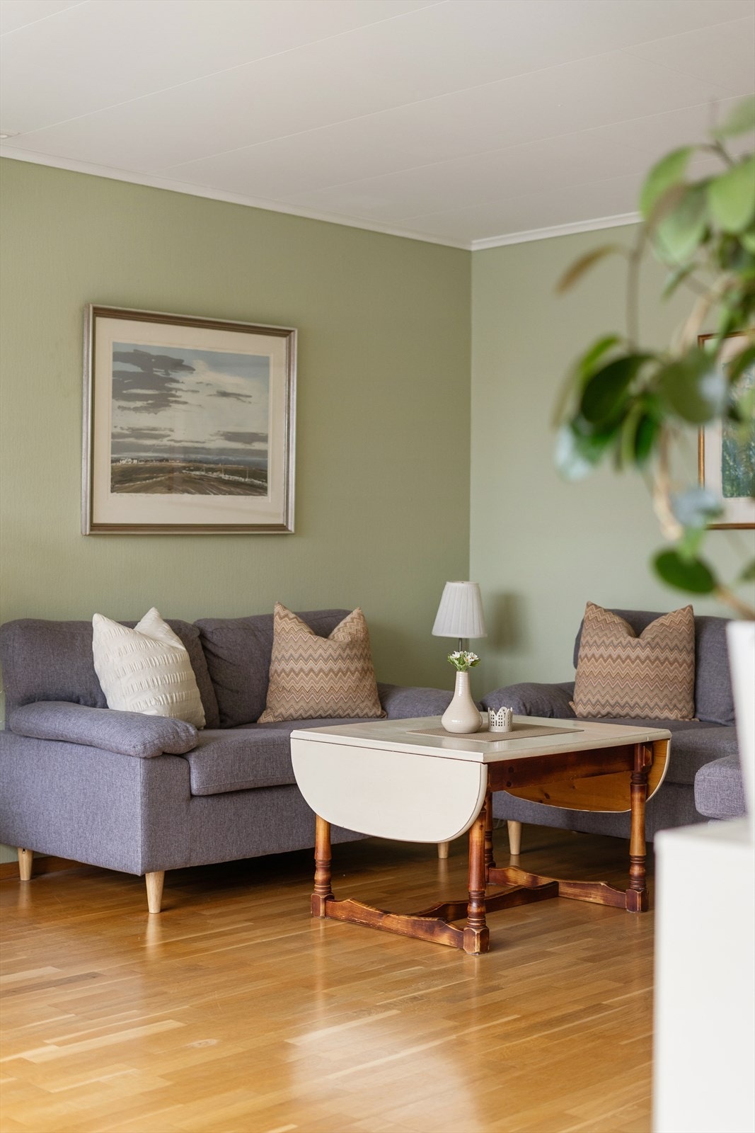 Et lunt hjørne i stuen, perfekt for en lesekrok eller en mindre sittegruppe. Galleribilde