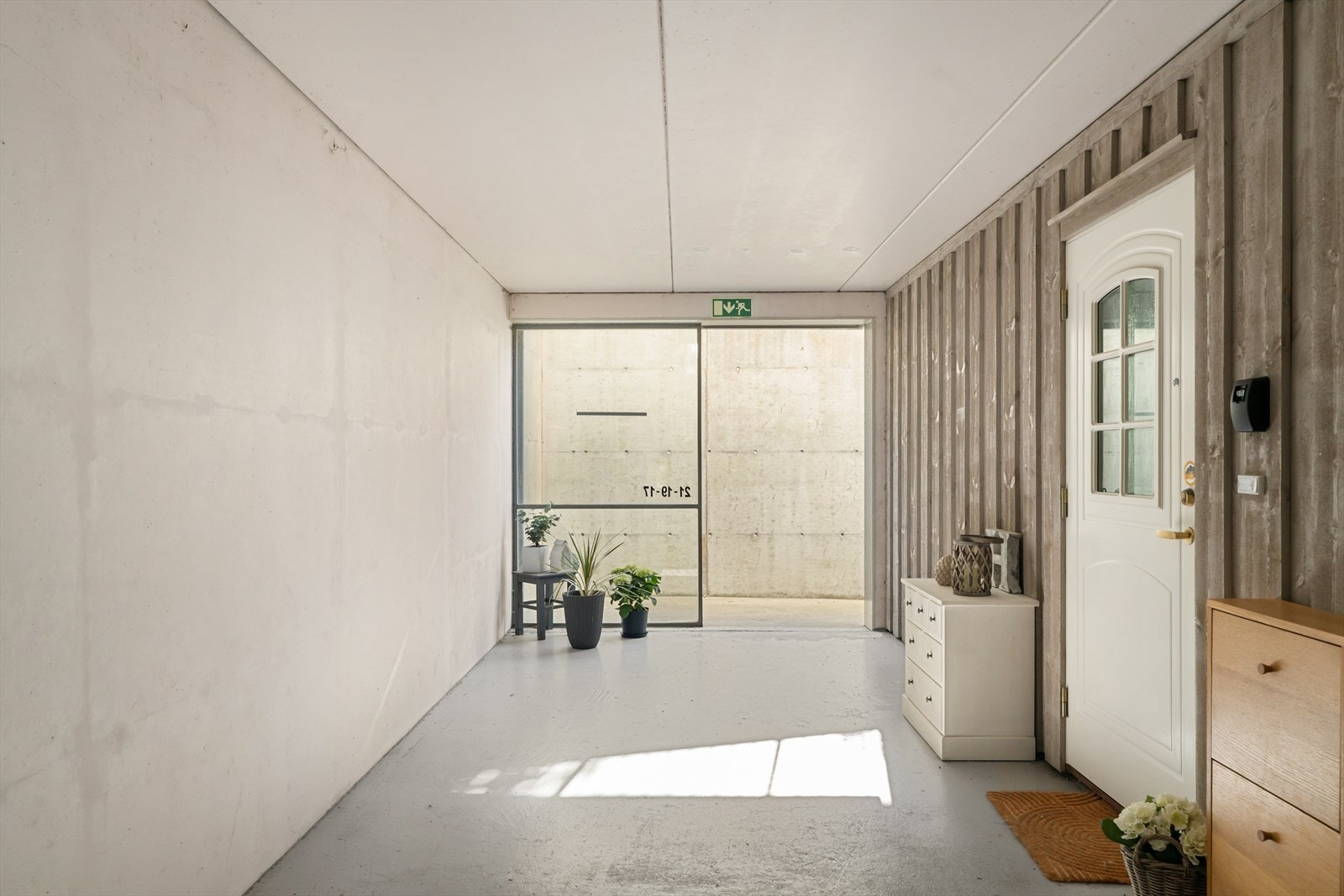 Velkommen inn - overbygget inngangsparti. Galleribilde