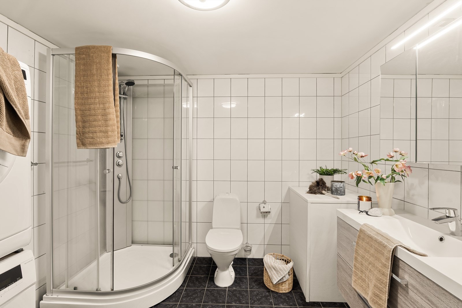 Et romslig baderom på hele 6,7 m². Galleribilde