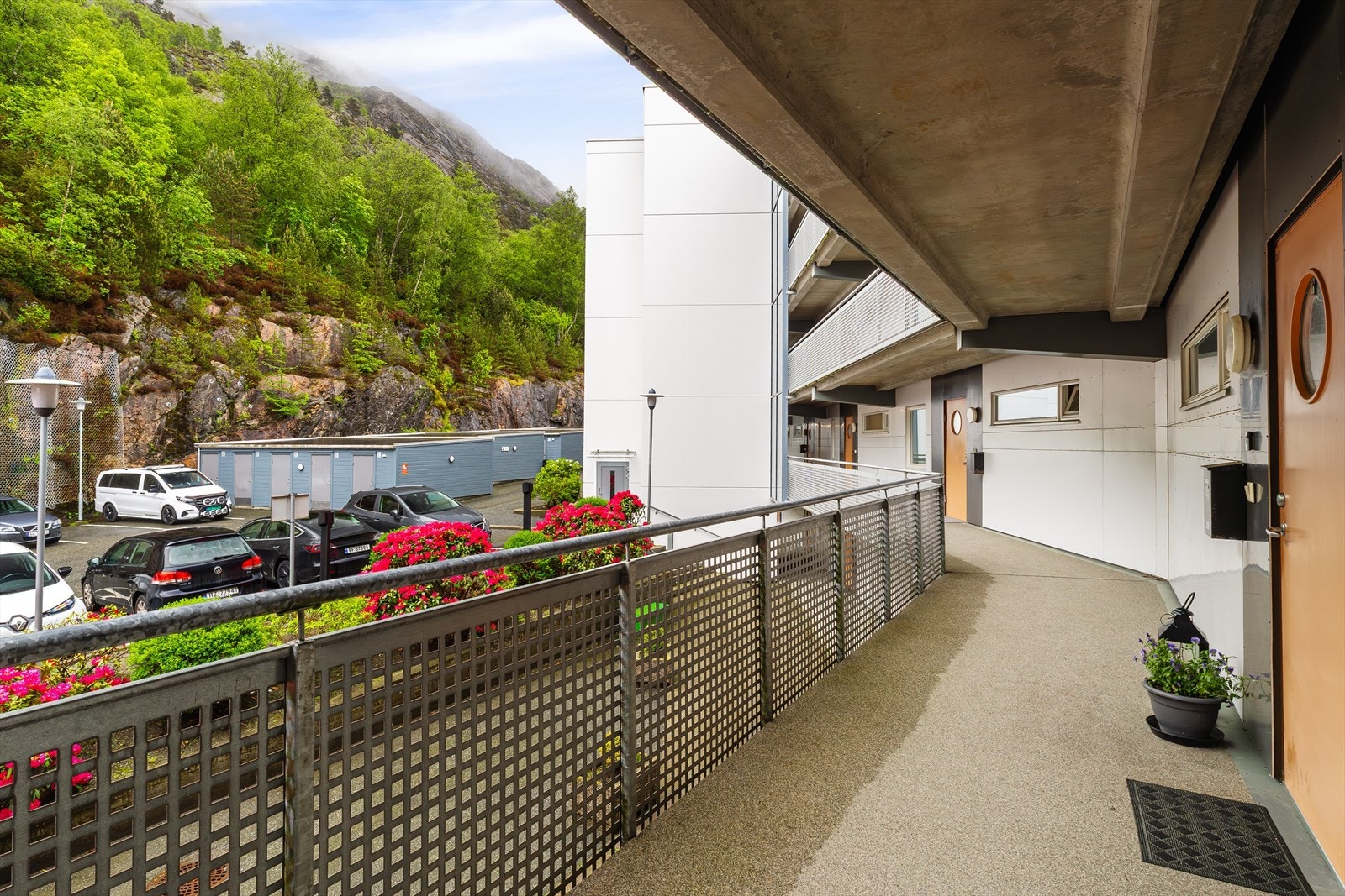 Enkel adkomst via heis eller trapp til 2. etg. Galleribilde