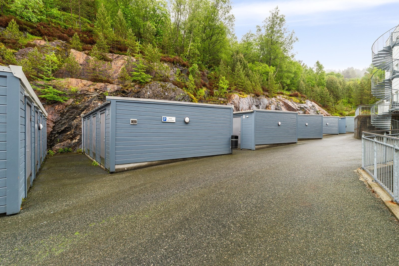 I tillegg til innvendig bod disponerer man ekstern bod på ca. 5 m². Galleribilde