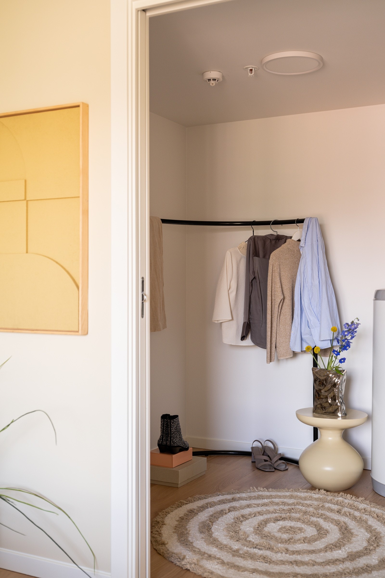 Fra soverommet er det adkomst til en praktisk innvendig bod. Galleribilde