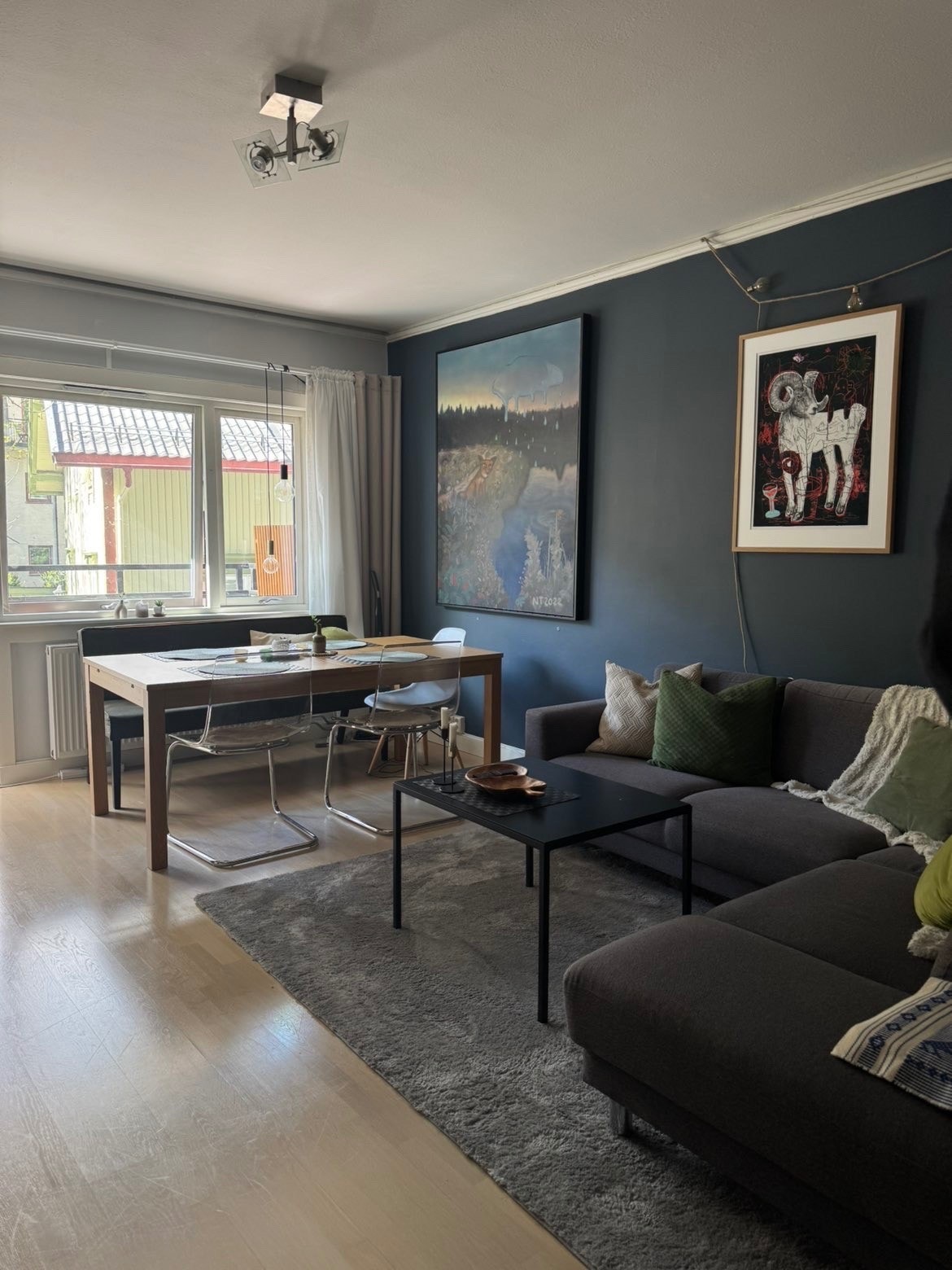 Stue sett fra sofasonen Galleribilde