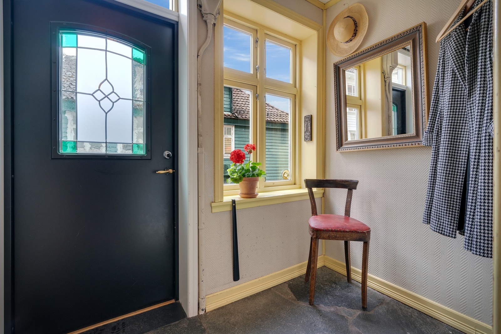 Velkommen inn. Ytterdør skiftet i 2019. Galleribilde