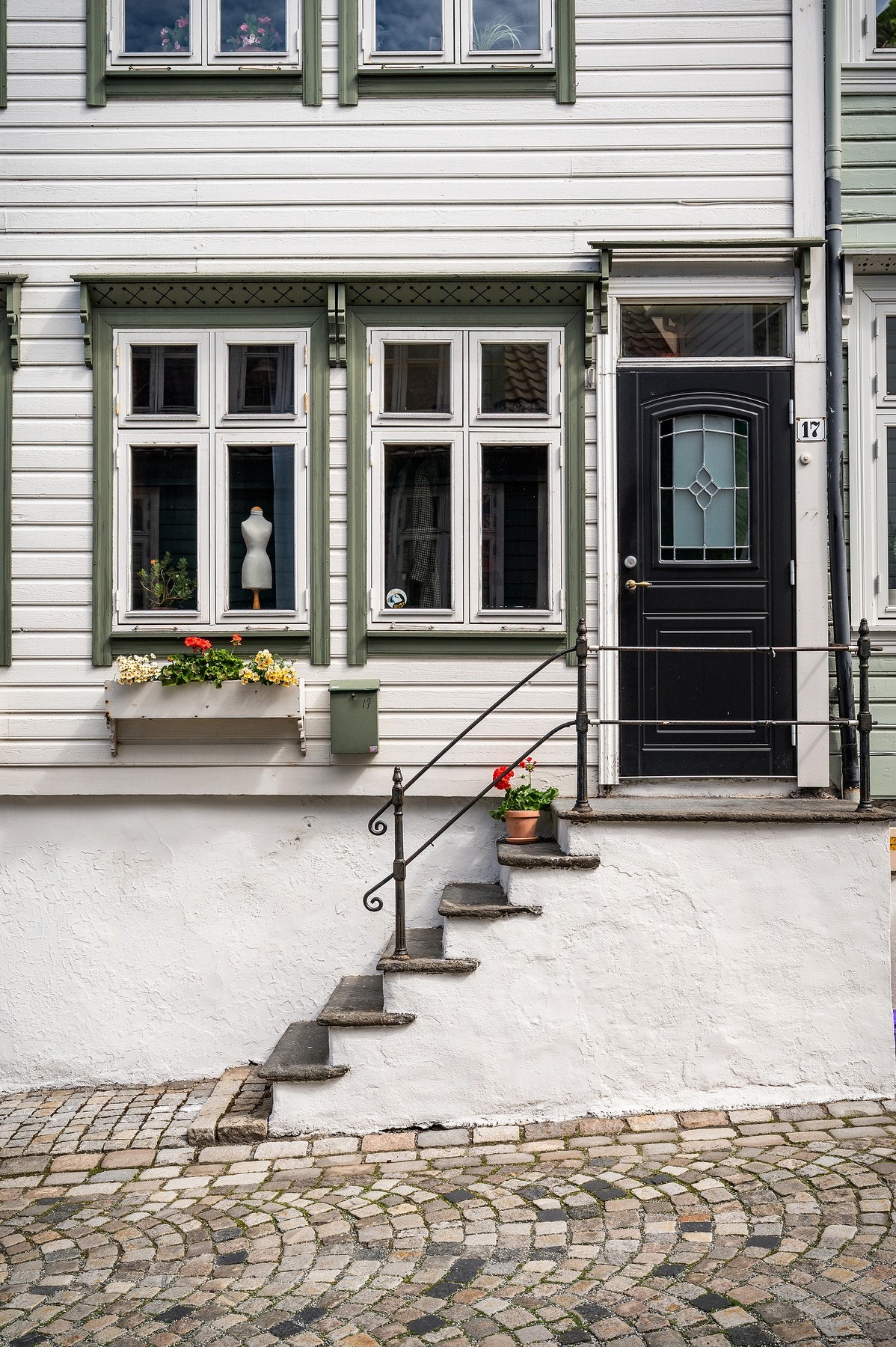 Ny inngangsdør installert i 2019 Galleribilde